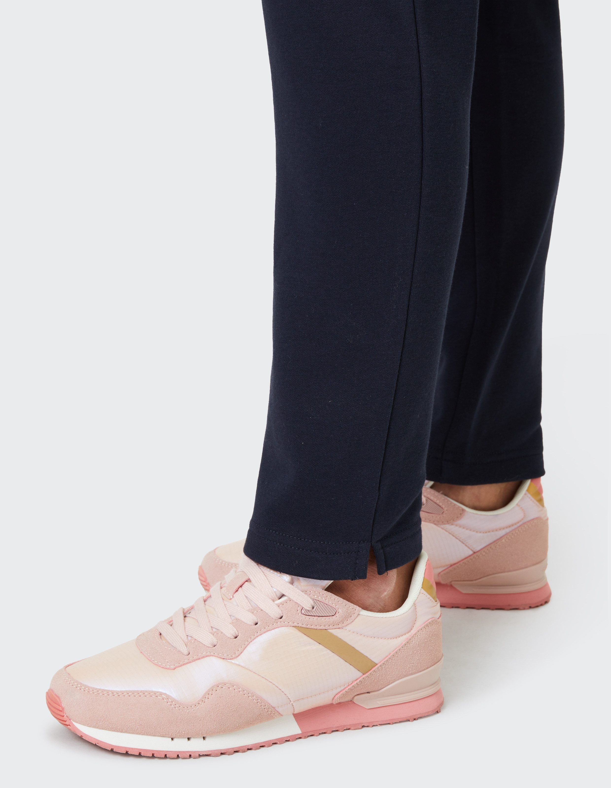 Joy Sportswear Sweathose D SWEATHOSE REBECCA sportlicher Stil, für bequeme Sportmode, aus Baumwolle und Polyester – Bild 4 von 5