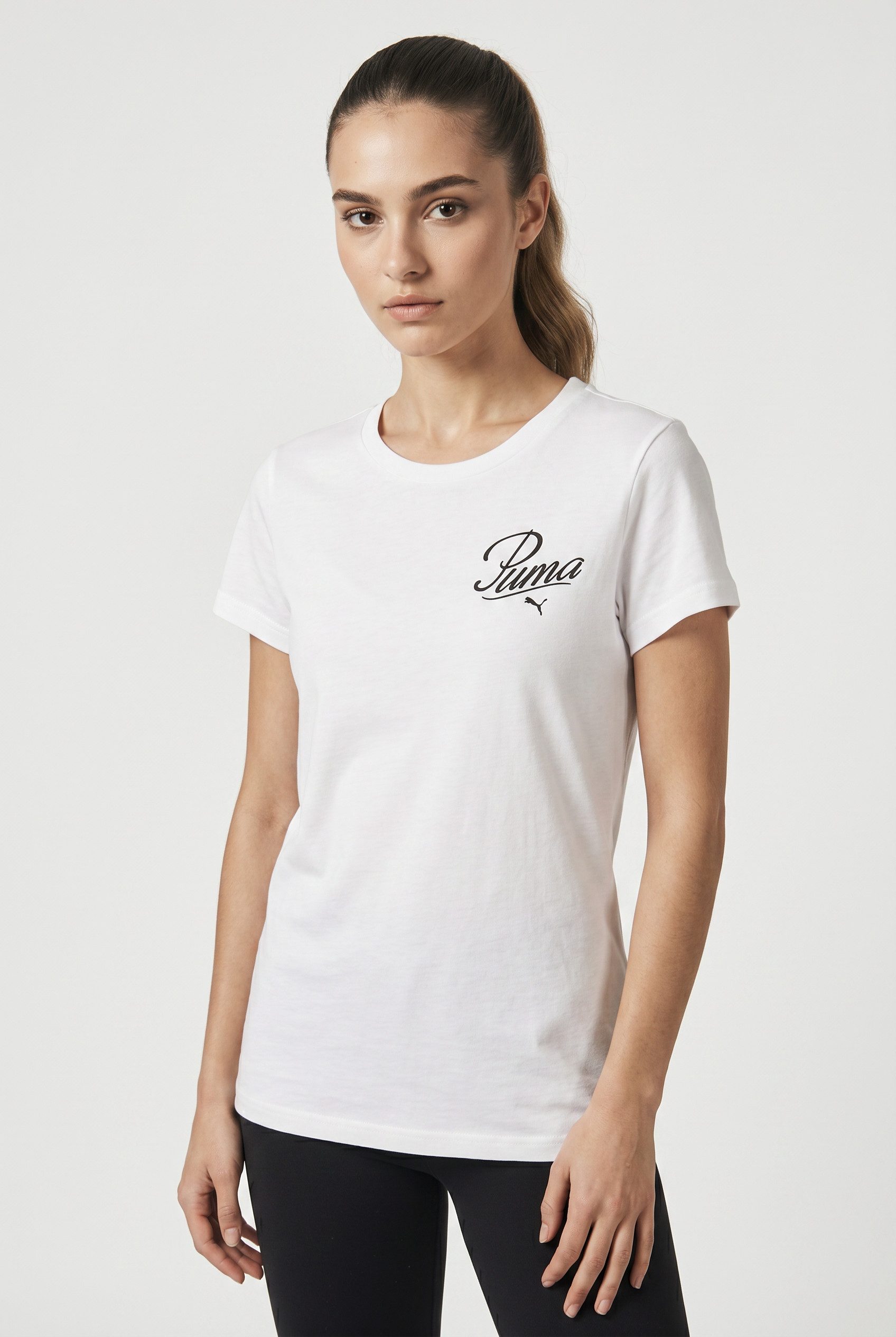 PUMA T-Shirt ESS SCRIPT TEE Regular Fit, sportlicher Stil, mit Grafikstickerei und Print