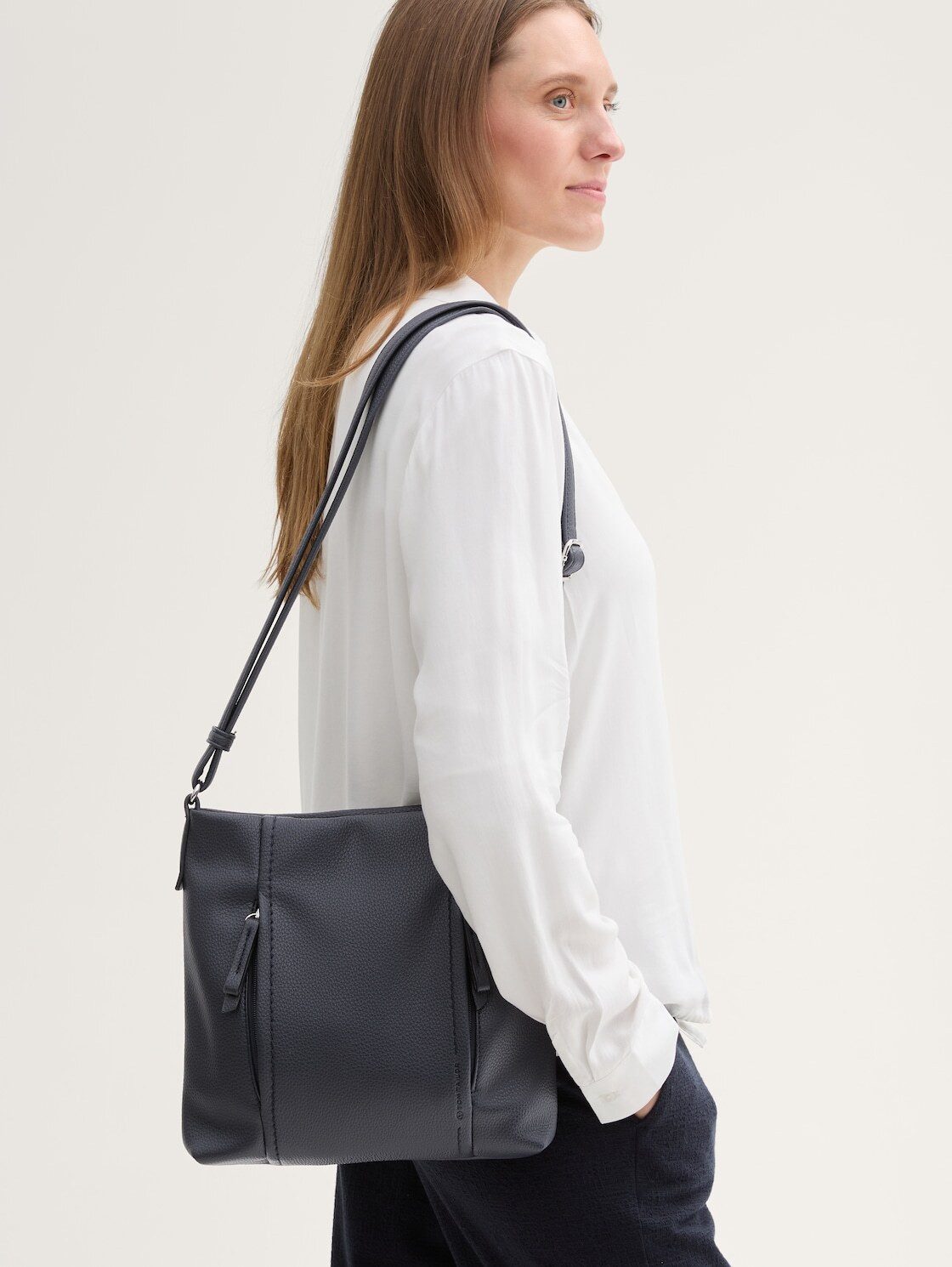 TOM TAILOR Umhängetasche Bags, TTBECA M Umhängetasche mit Reißverschluss-Details