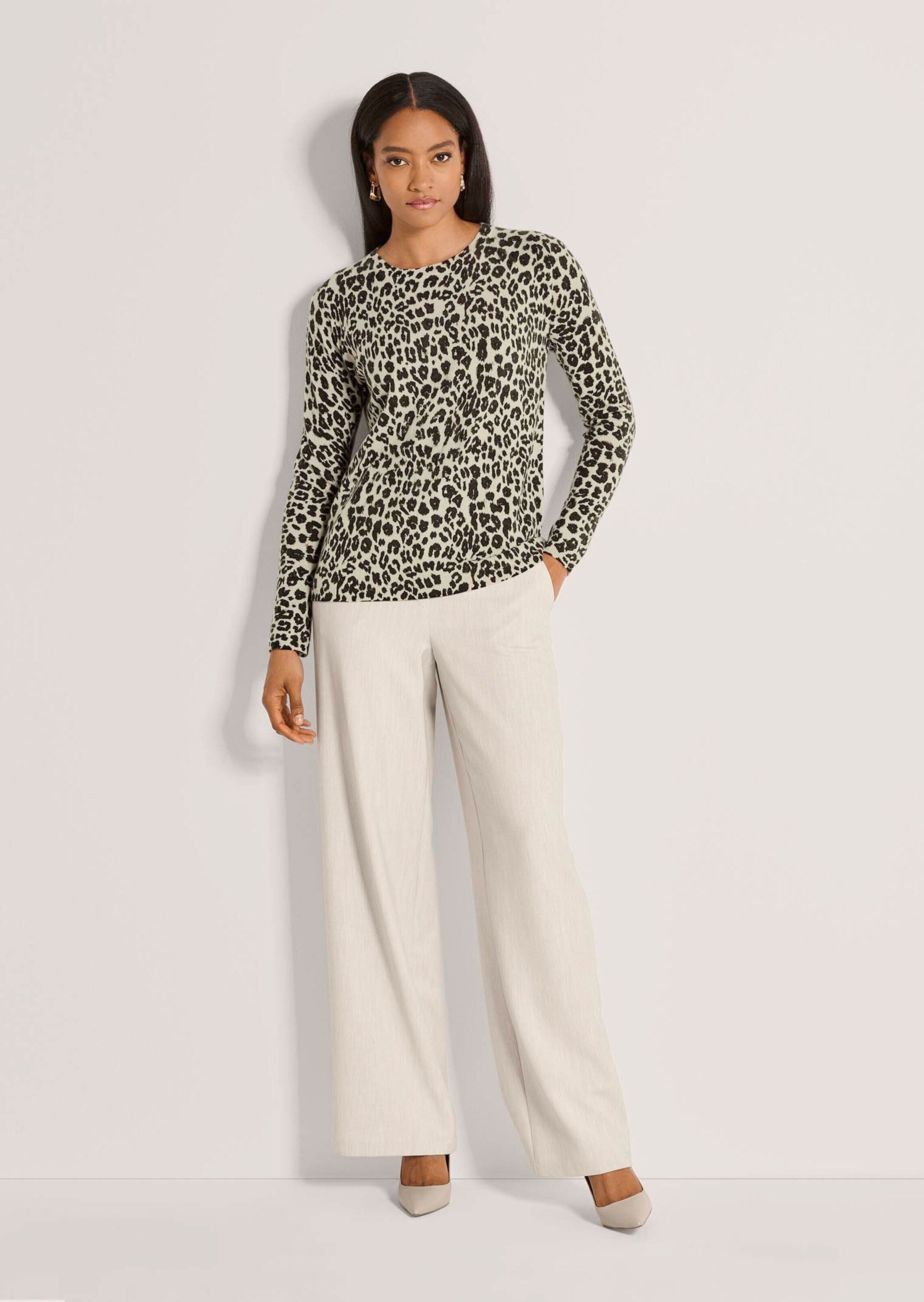 MADELEINE Strickpullover Kaschmirpullover mit Leopardenmuster Femininer Rundhalsausschnitt und lange Raglanärmel
