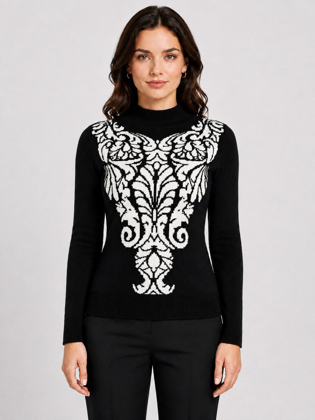 Passioni Strickpullover mit hohem Kragen in Schwarz und einem weißen floralen Ziermuster