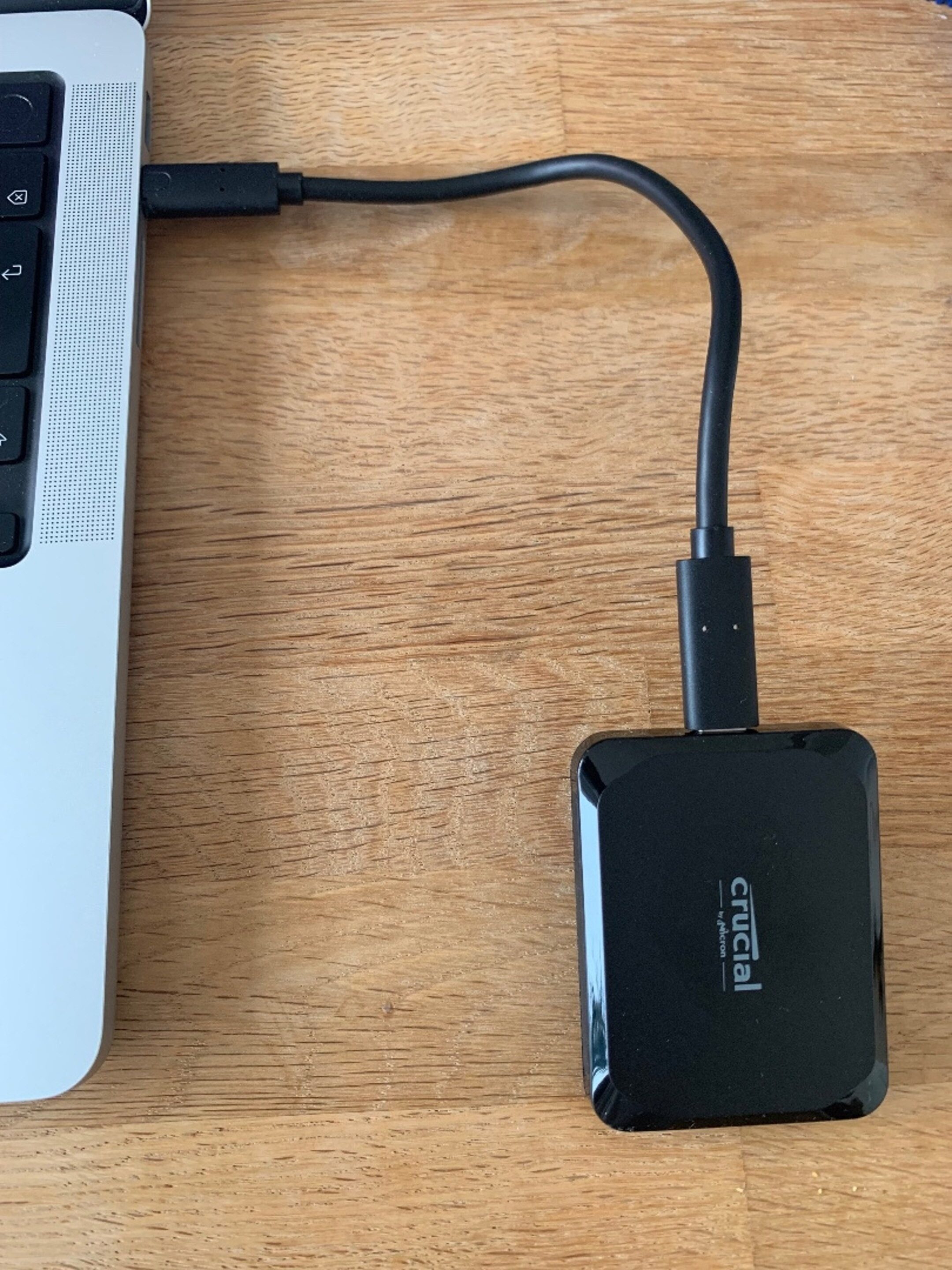 Crucial X9 2TB Mobile tragbare SSD Festplatte USB-C 2000GB externe SSD (2 TB) 1050[ MB/S Lesegeschwindigkeit, 1000 MB/S Schreibgeschwindigkeit, USB-C, USB 3.2 Gen 2, Fallschutz, Plug & Play, Kompakt