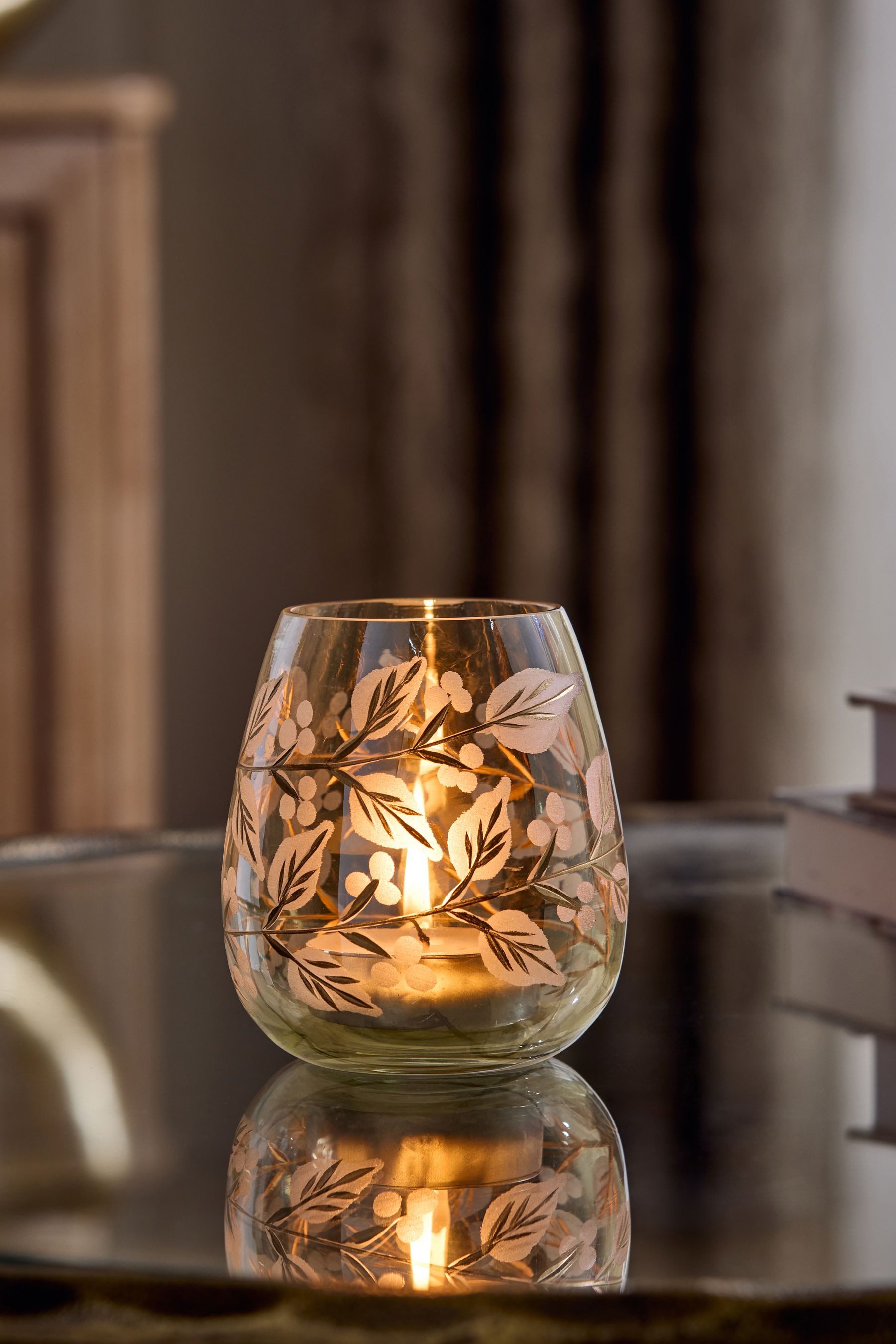 Next Teelichthalter Teelichthalter aus geätztem Glas mit Blattmotiv