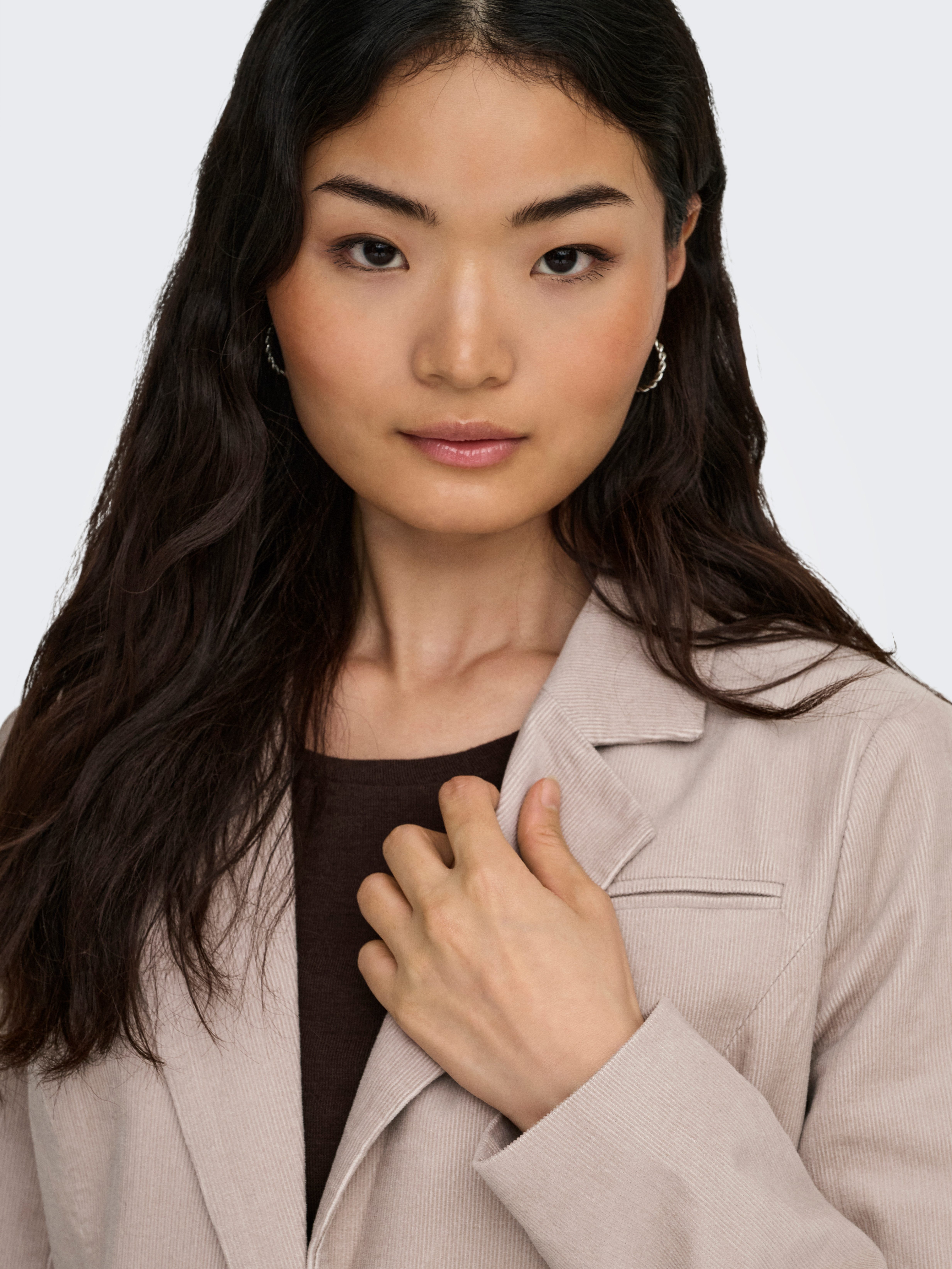ONLY Kurzblazer ONLNESSA L/S CORD FIT BLAZER CC TLR aus Cord, regular fit, schmale Ärmel