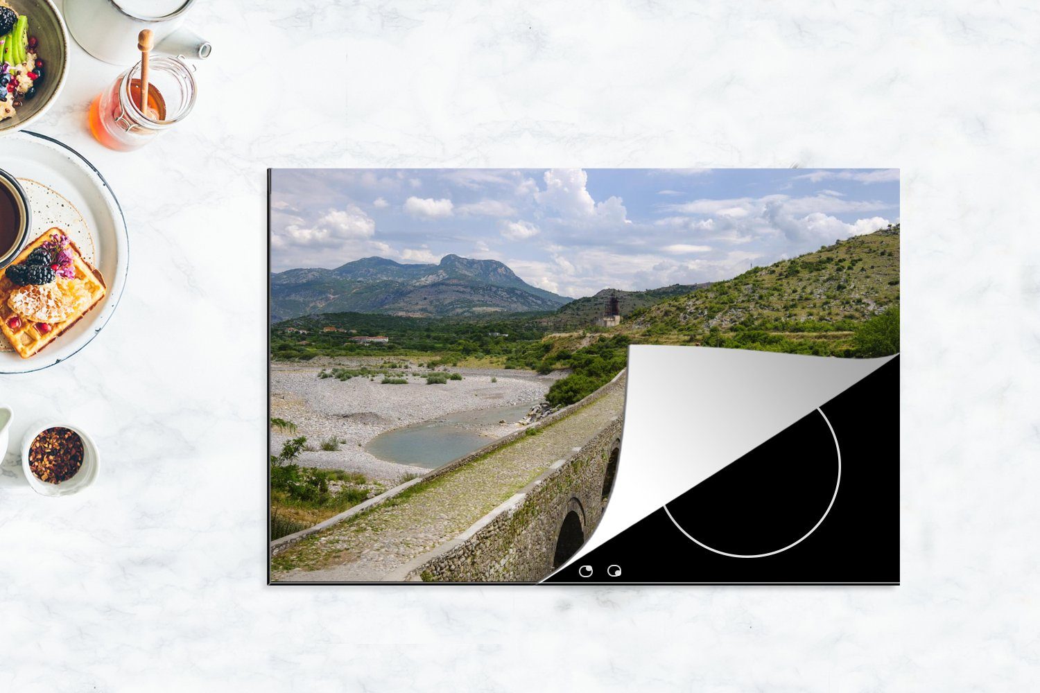 MuchoWow Herdblende-/Abdeckplatte Brücke Fluss cm, tlg), küche, einen (1 81x52 über Ceranfeldabdeckung in Induktionskochfeld Vinyl, Albanien, für Schutz die