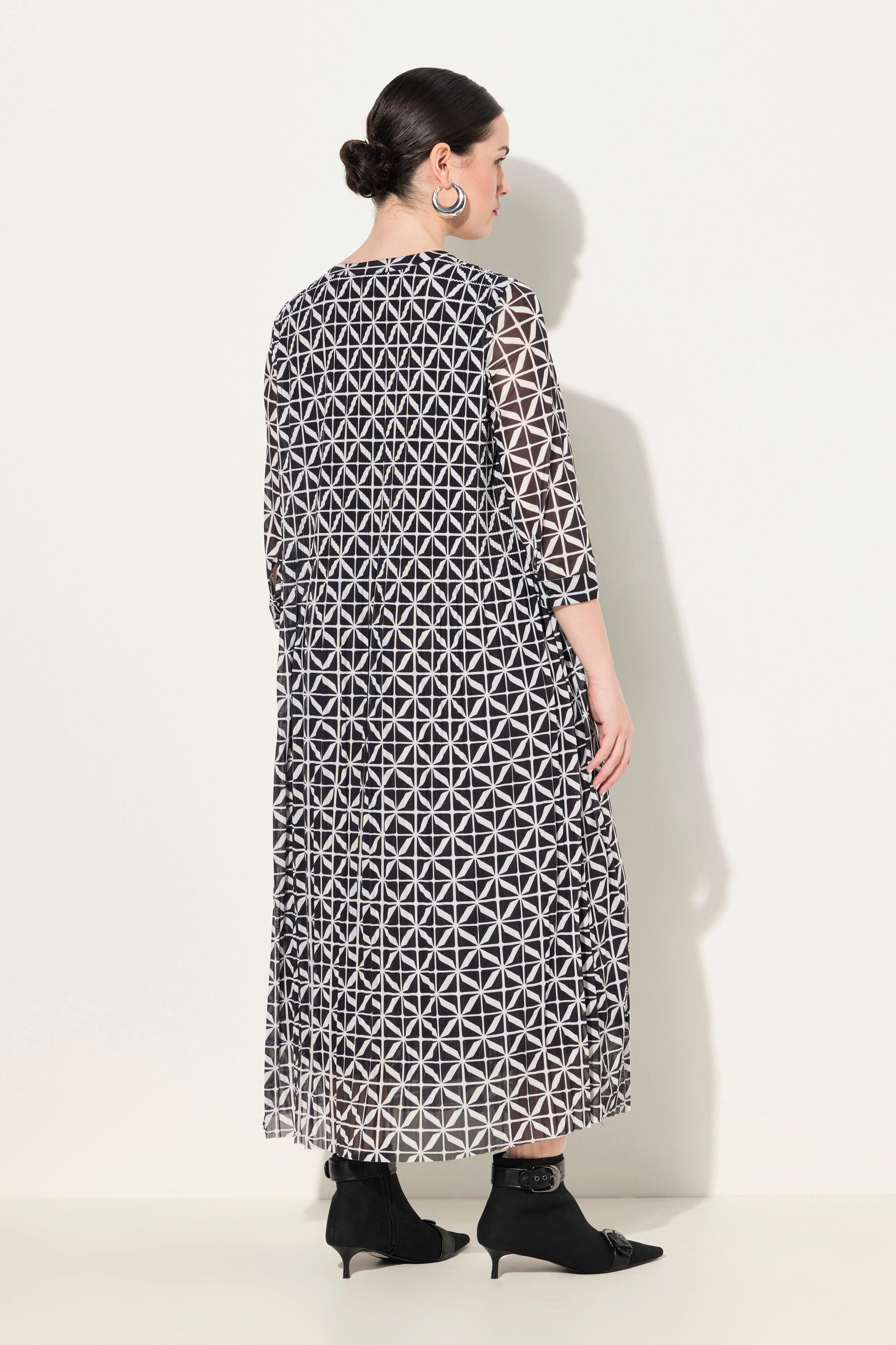 Ulla Popken Midikleid Mesh-Maxikleid doppellagig Rundhals 3/4-Arm