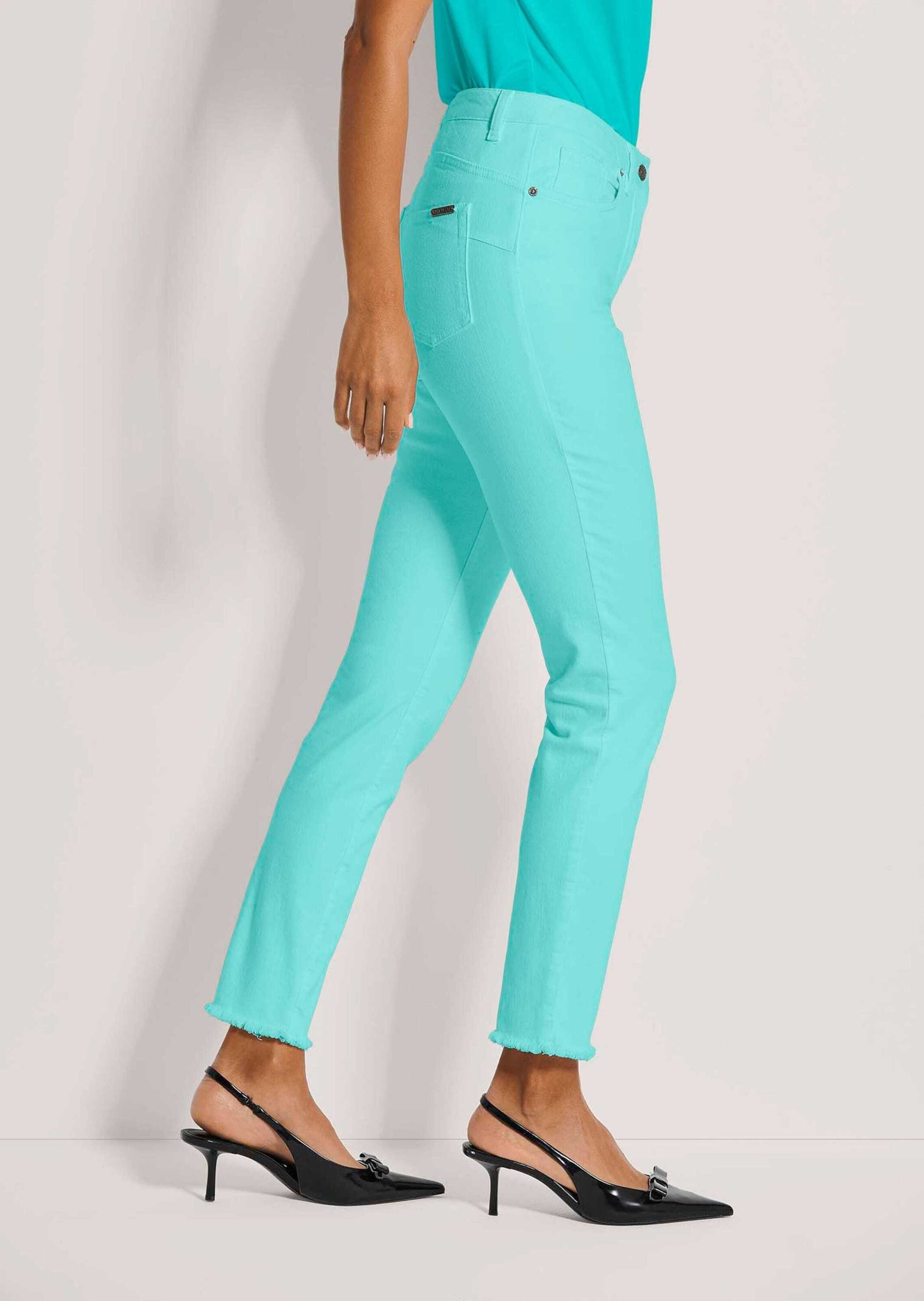 MADELEINE Gerade Jeans Mid Waist Skinny-Hose mit Fransen Fransenhose in schmale Silhouette, Five-Pocket-Stil