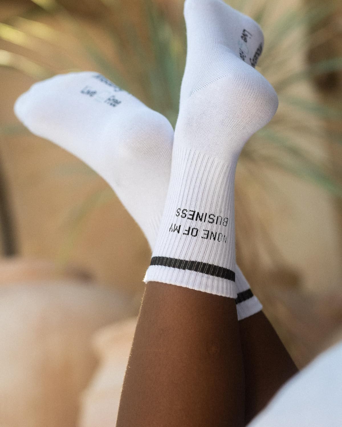 Made by Nami Socken Crew Socks 3-er Set aus Baumwolle, Herren & Damen (Set, 3 Paar) Weiße Retro Tennis Socken mit Sprüchen, "Drama" "Business" "Best"