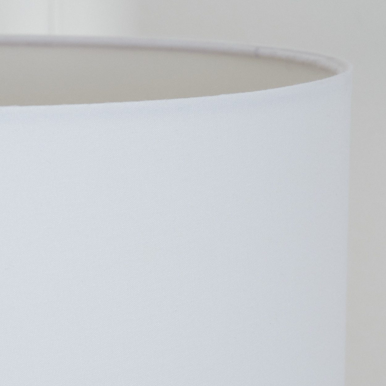 hofstein Stehlampe Stehlampe aus Holz/Stoff in Naturfarben/Weiß, ohne Leuchtmittel, Schirm Ø26cm, Ablageflächen u. Fußschalter, 1 x E27, ohne Leuchtmittel