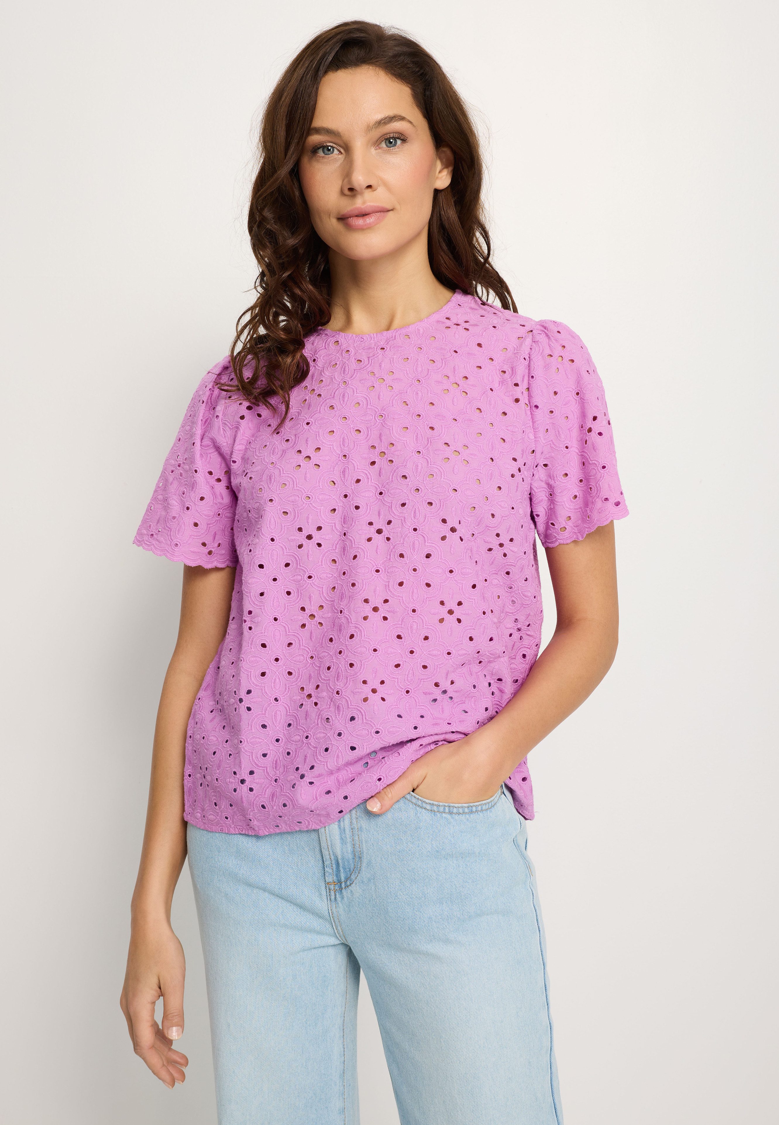 LASCANA Kurzarmbluse mit Lochstickerei, Damenbluse, casual-elegant. € 59,99