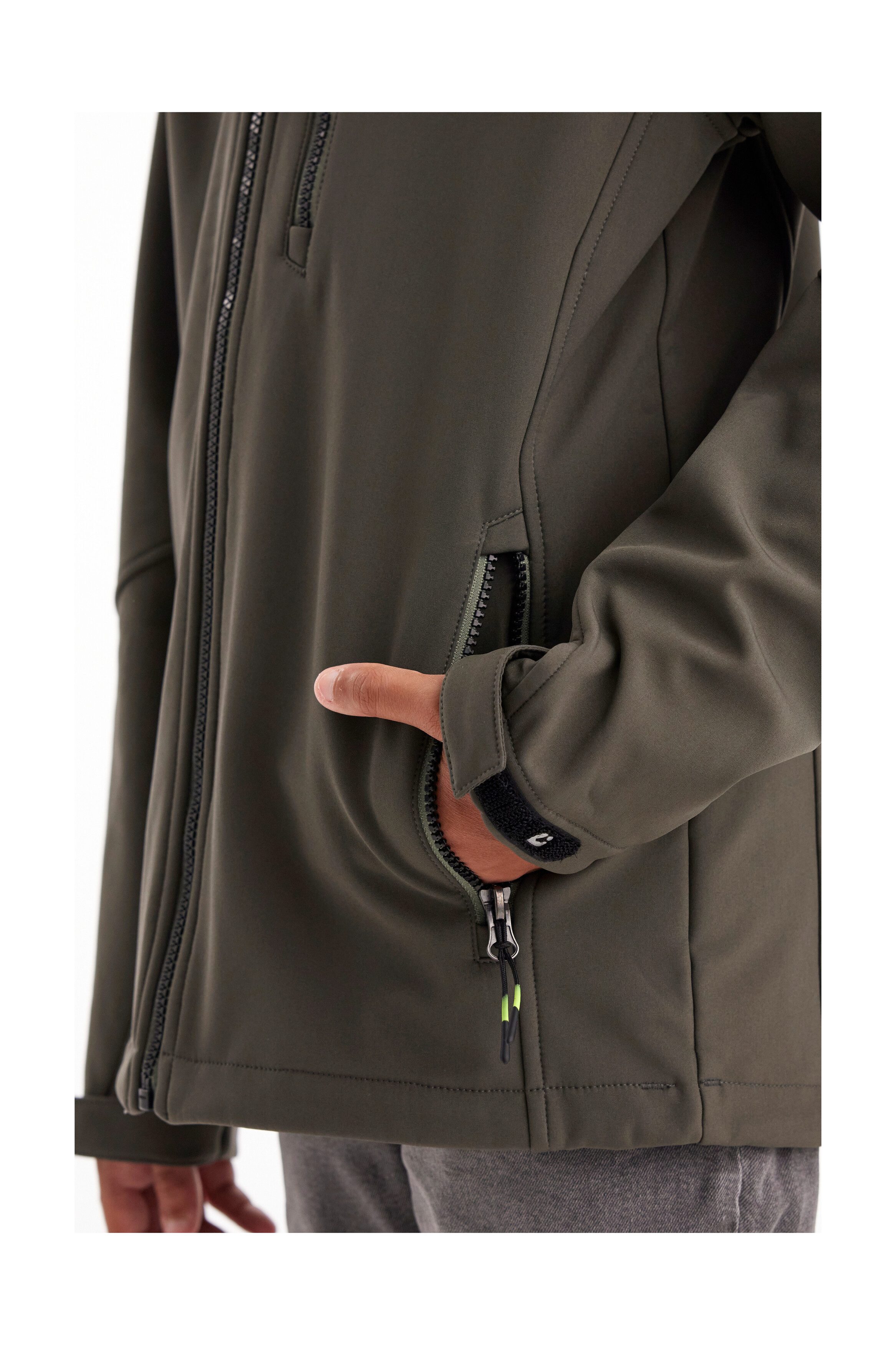 Killtec Softshelljacke Jungen Softshelljacke Wasserabweisende Softshelljacke mit Fleece und verstellbaren Details