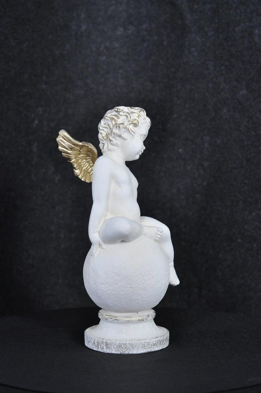 JVmoebel Engelfigur Engel Figur aus hochwertigem Polyresin in elegantem Design, Made in Europa