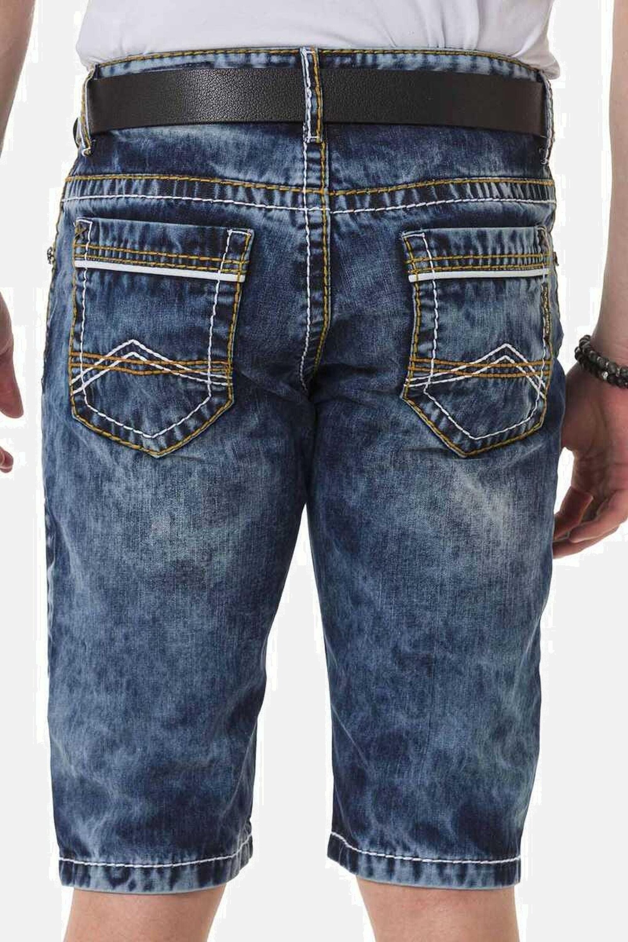 Cipo & Baxx Jeansbermudas Bermuda & Short mit stylishen Kontrastnähten, CK268