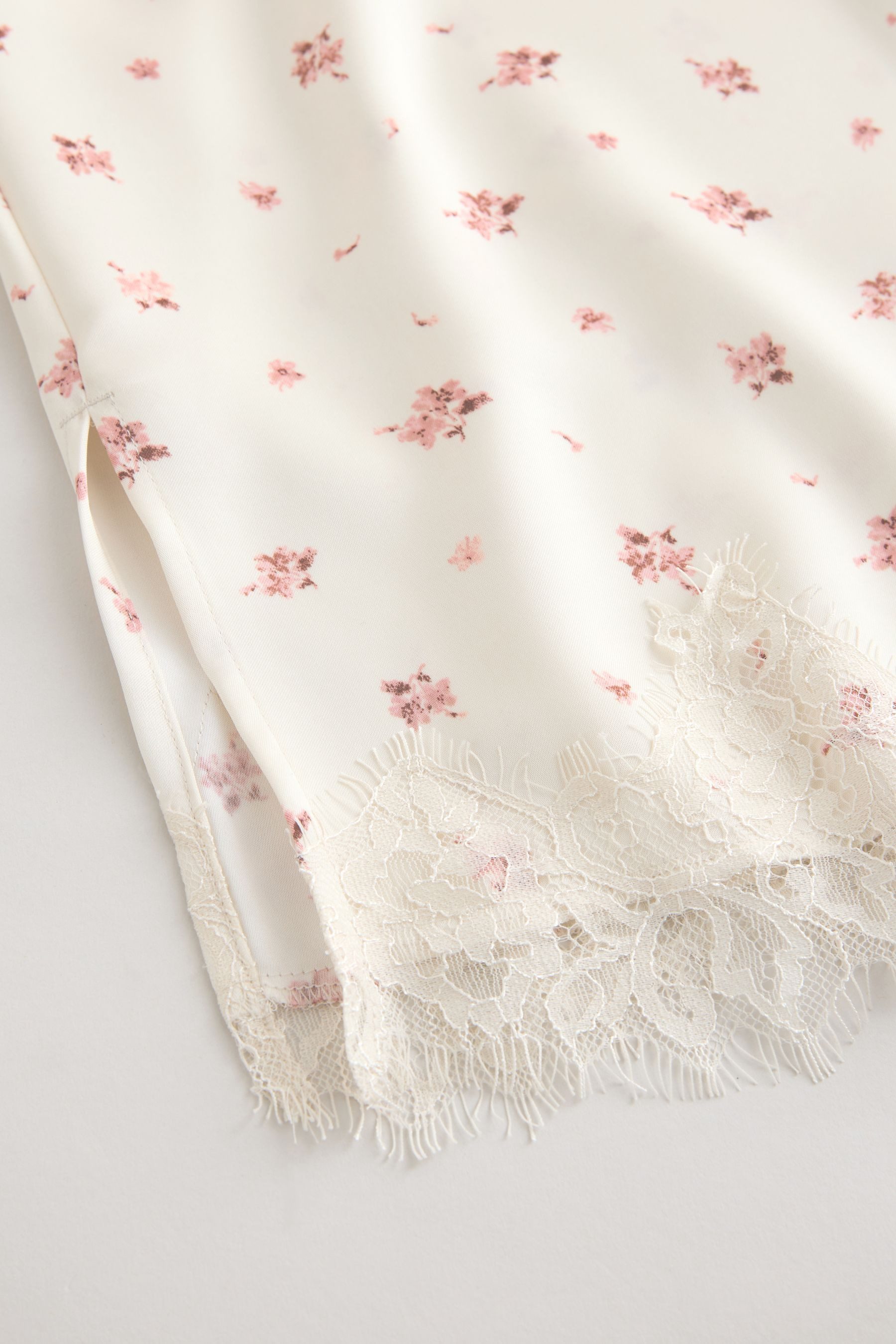 Next Trägertop Cami-Trägertop mit Spitze und asymmetrischem Saum (1-tlg)