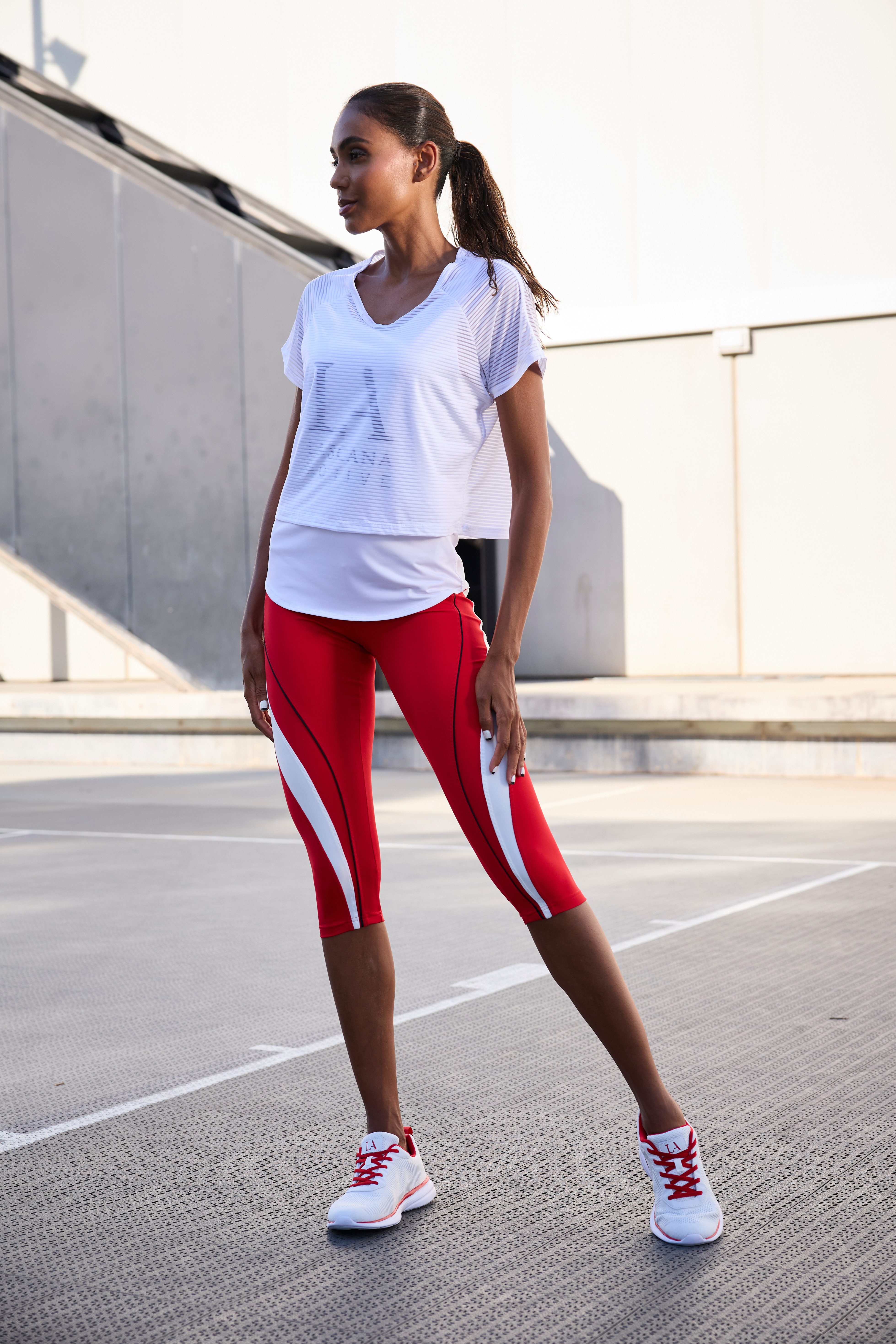 LASCANA ACTIVE Caprihose mit seitlichem Kontrasteinsatz