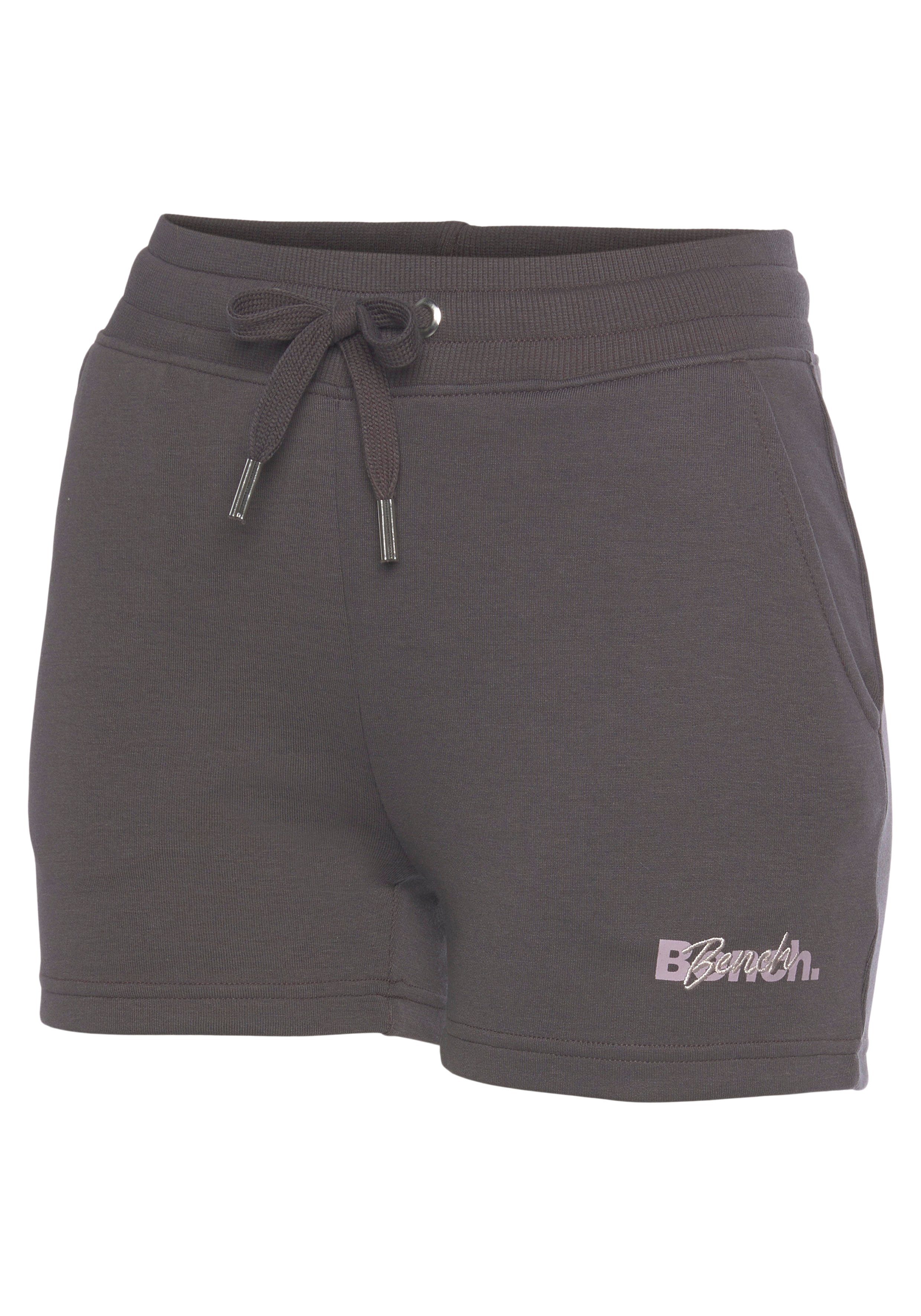 und stone Shorts mit Bench. Logodruck Loungewear Stickerei