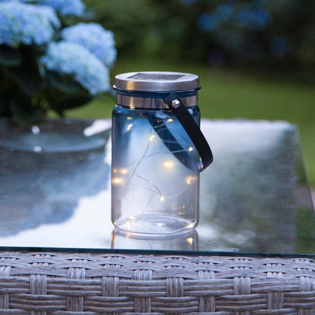 STAR TRADING LED Solarleuchte Solar-Deko-Glas TINT blau, 10 LED warm am Draht, warmweiß