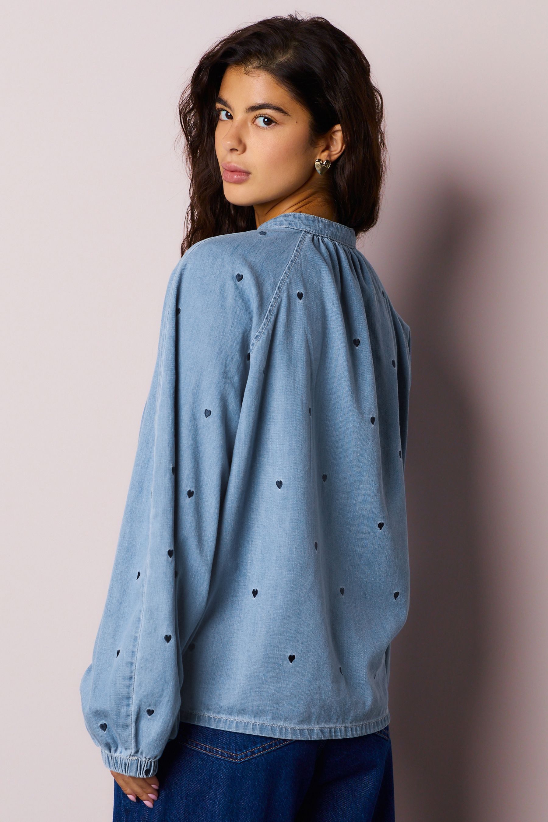 Next Hemdbluse Denim-Bluse mit Puffärmeln und Herz-Stickerei (1-tlg)