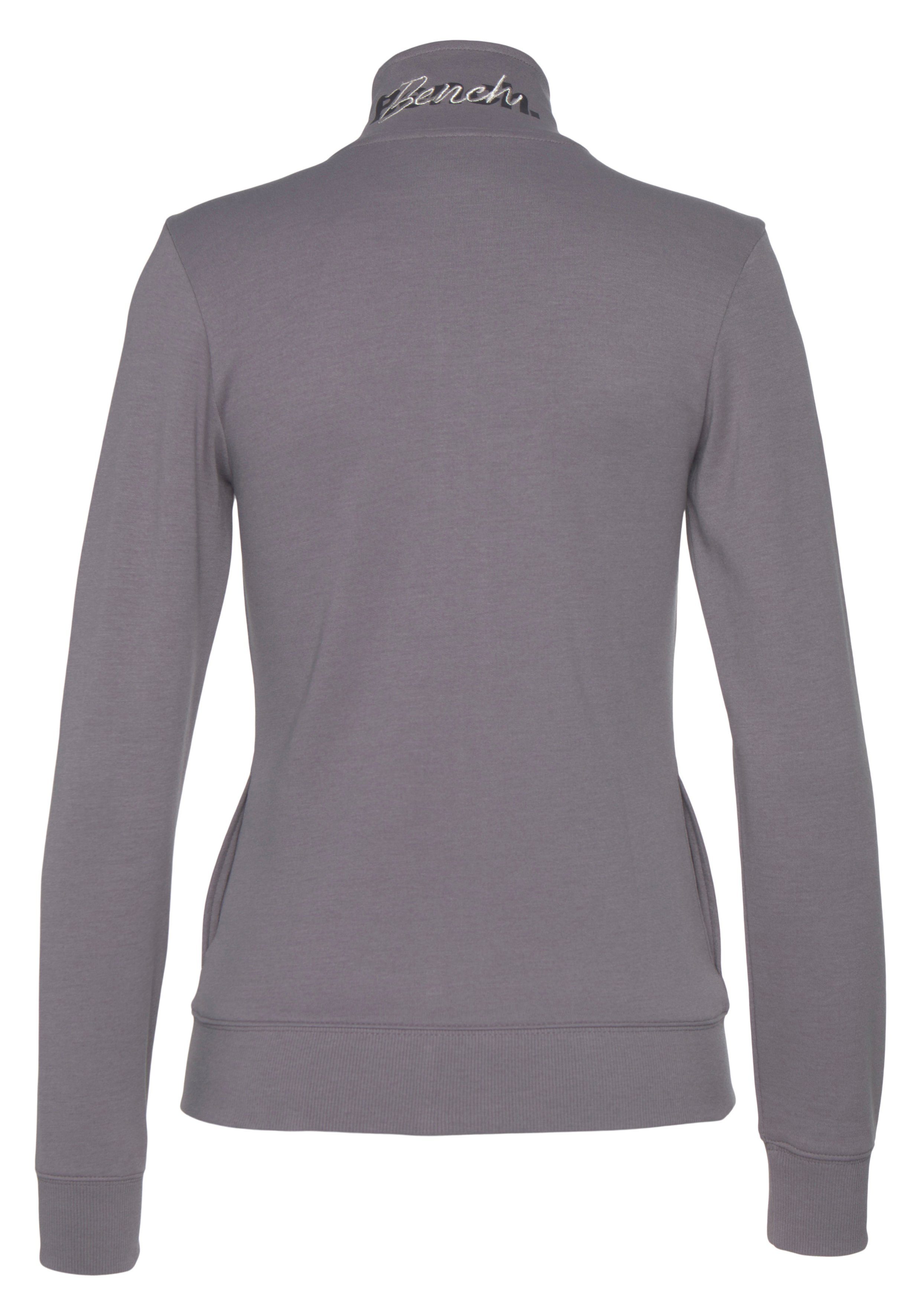 Sweatjacke Bench. (1-tlg) mauve Loungeanzug bestickten Stehkragen, Loungewear mit