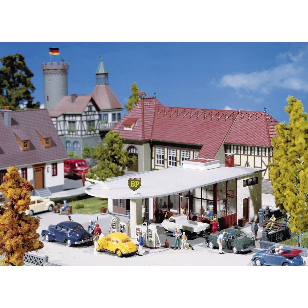 Modelleisenbahn-Gebäude H0 BP-Tankstelle