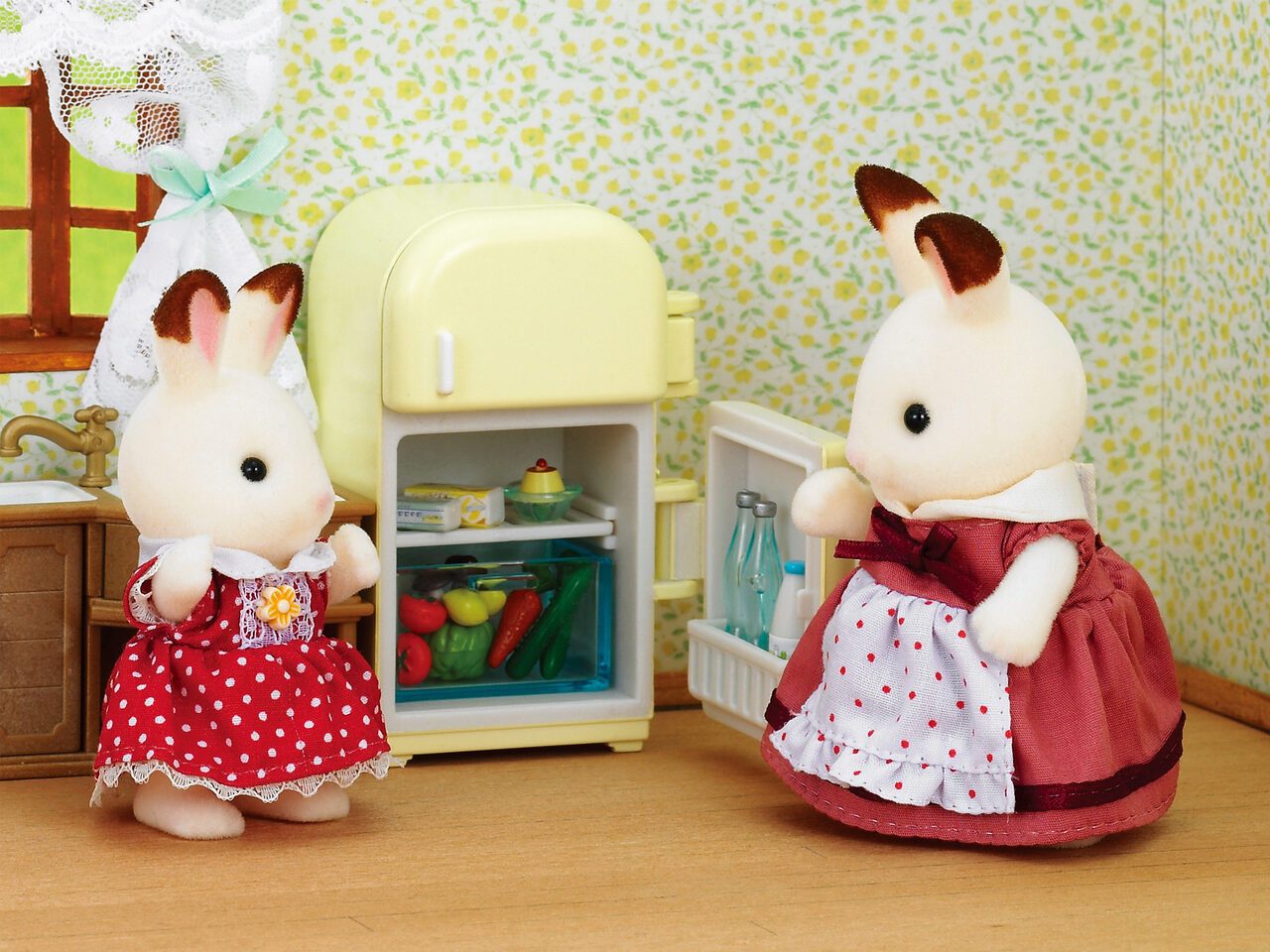 Sylvanian Families Puppenhausmöbel Sylvanian Families 5014 Schokoladenhasen Mutter mit Kühlschrank