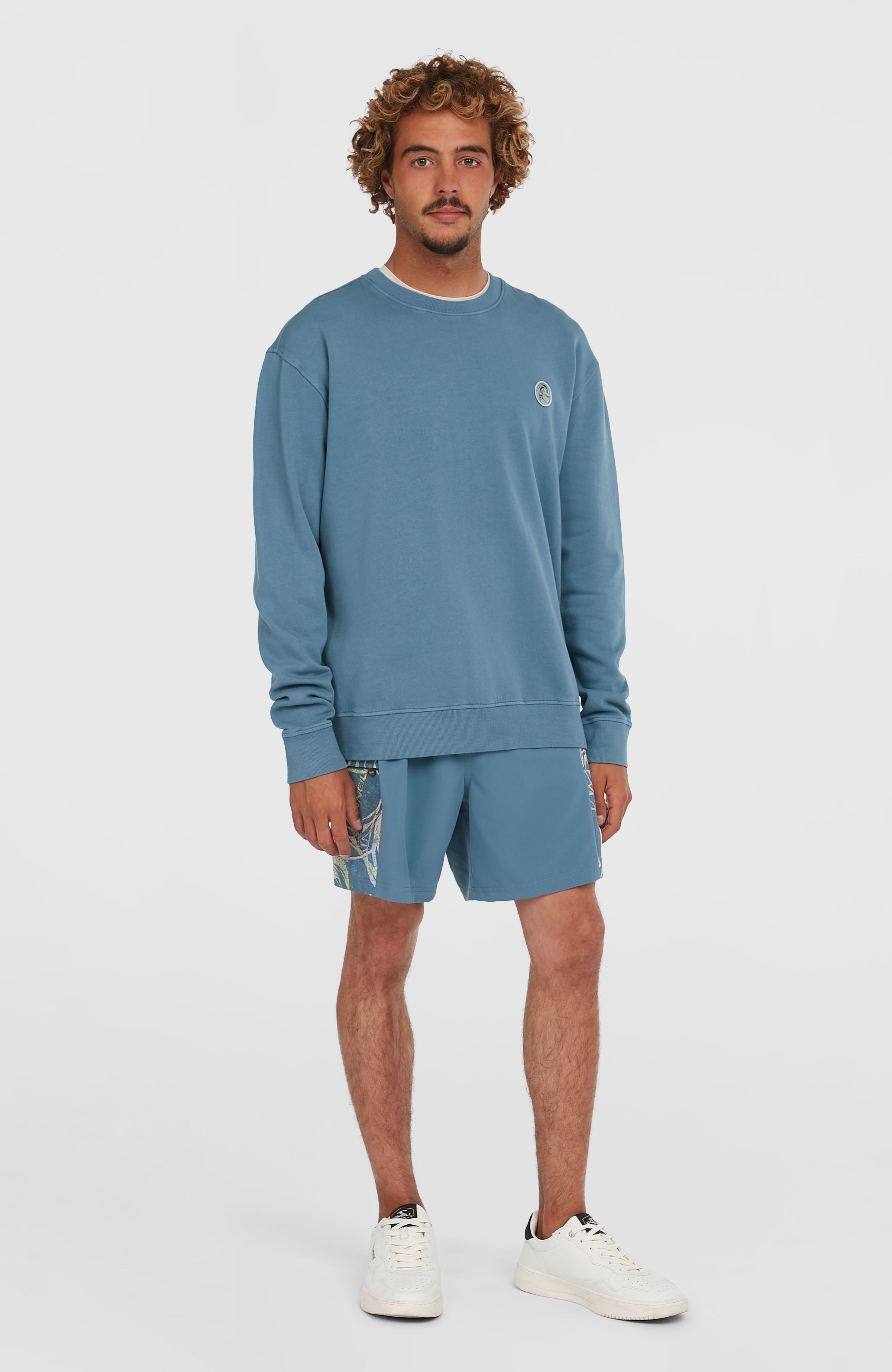 O'Neill Sweatshirt O'RIGINALS CREW mit Grafik zur O'Neill Super Suit-Kampagne aus den 70ern, stückgefärbt