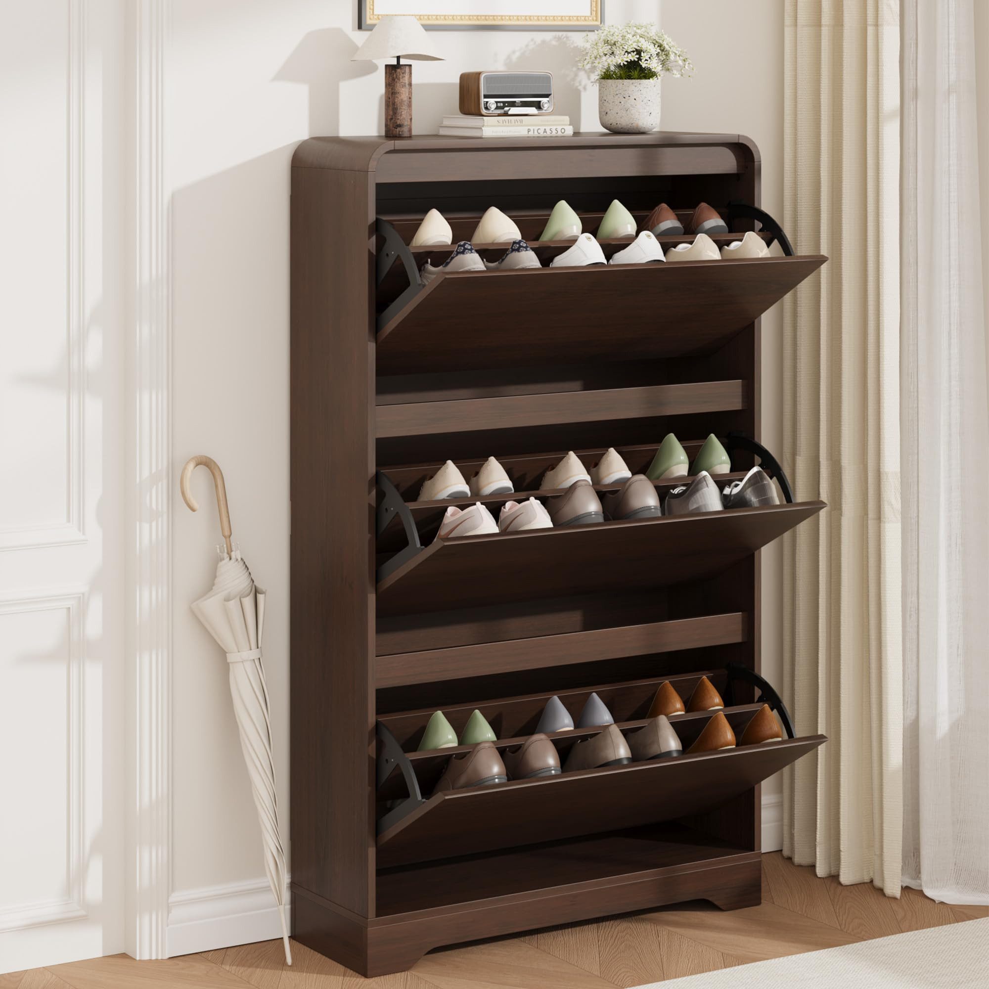 GarveeMore Schuhschrank 136 cm Hoch Modernes Design Schmaler Mehrzweckschrank mit Klapptüren (1-St., 1 x Schuhschrank) Schlanker Schuhschrank für 18-24 Paar, Verstellbare Einlegeböden