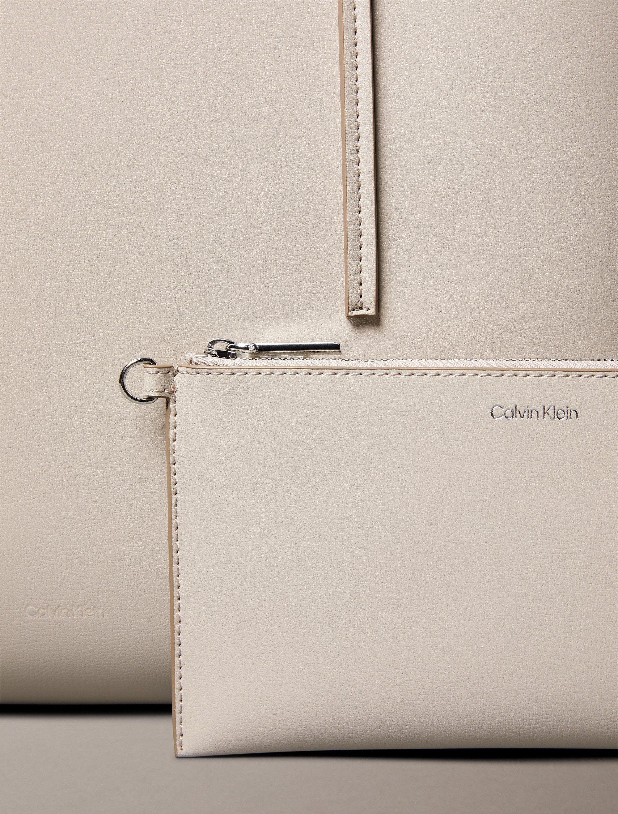 Calvin Klein Henkeltasche FOIL LOGO TOTE W/POUCH (2-tlg), Damen-Schultertasche mit Reißverschluss-Tasche