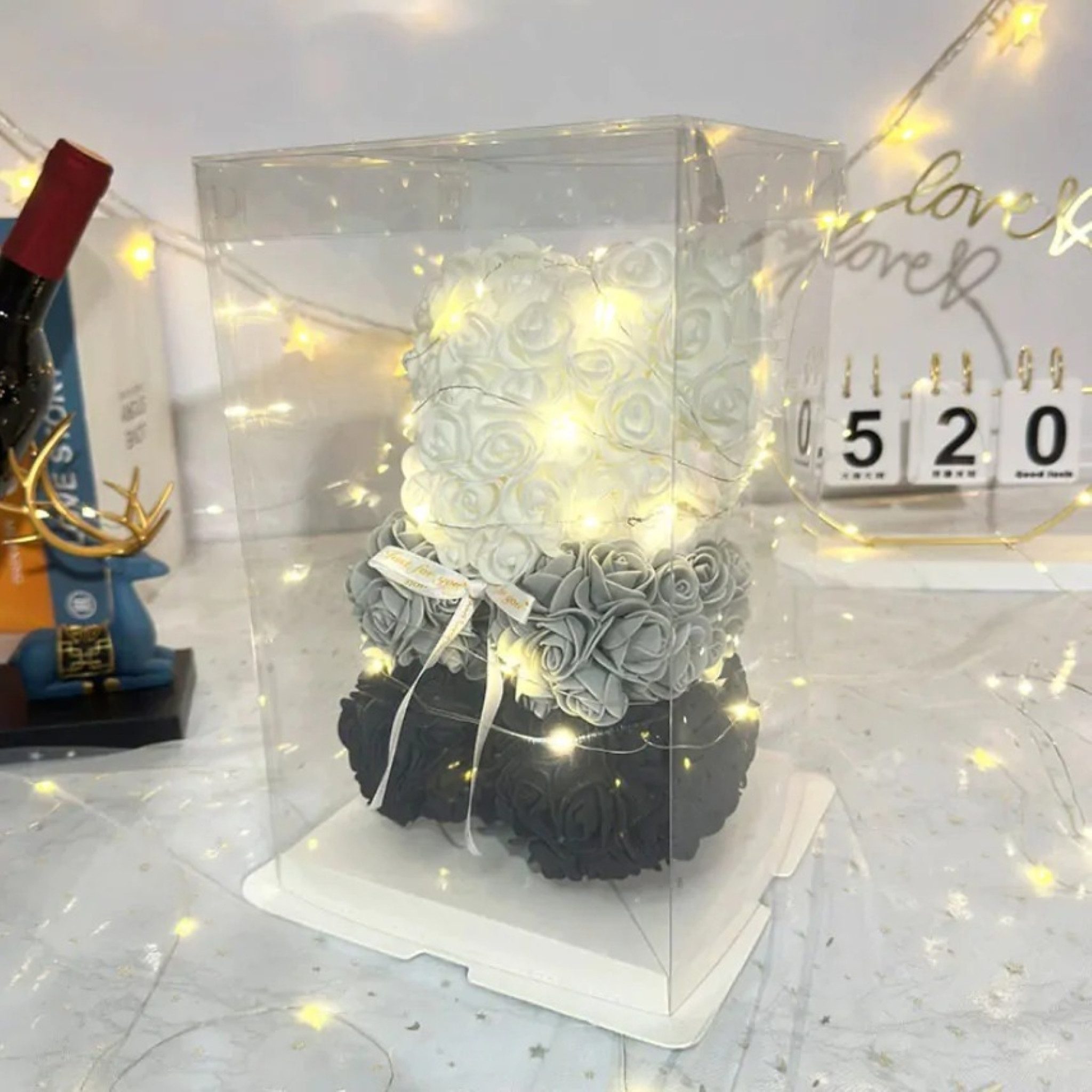 AMORE MIO LED Dekofigur Rosen Teddybär LED Deko Geschenkbox 25 cm Kunstblumen Teddy, LED fest integriert, Warmweiß, Kunstrosen Teddybär LED Beleuchtung Geschenk – Bild 5 von 5