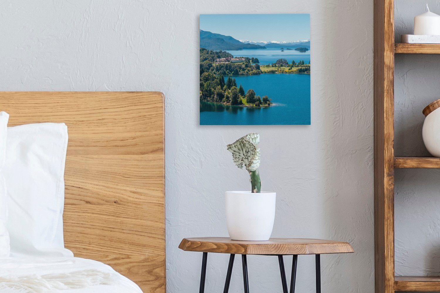 See Argentinien, für leuchtend Leinwandbild Huapi OneMillionCanvasses® blaue von (1 Der Wohnzimmer der, Nahuel Schlafzimmer in St), Bilder Leinwand umgeben