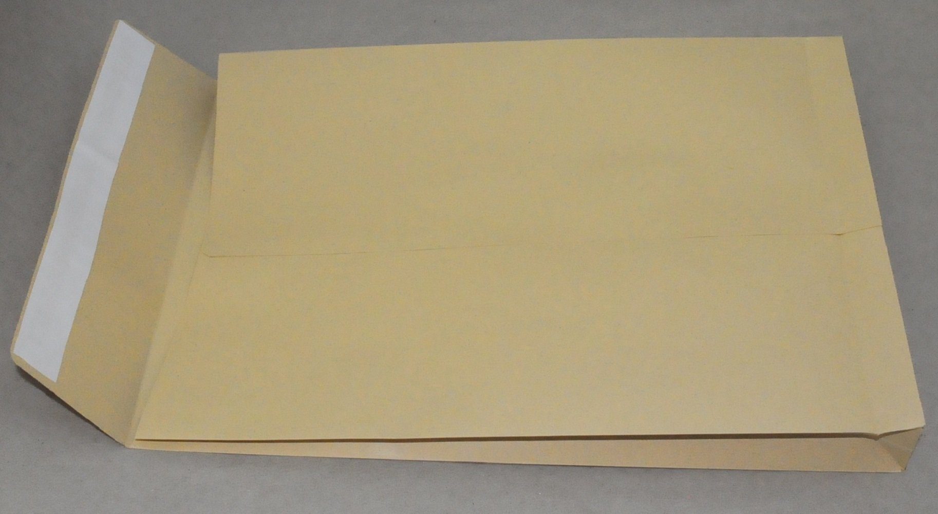 MAILMEDIA Versandtasche MAILmedia Faltenversandtaschen 4cm-Falte B4 braun - 100 Stück