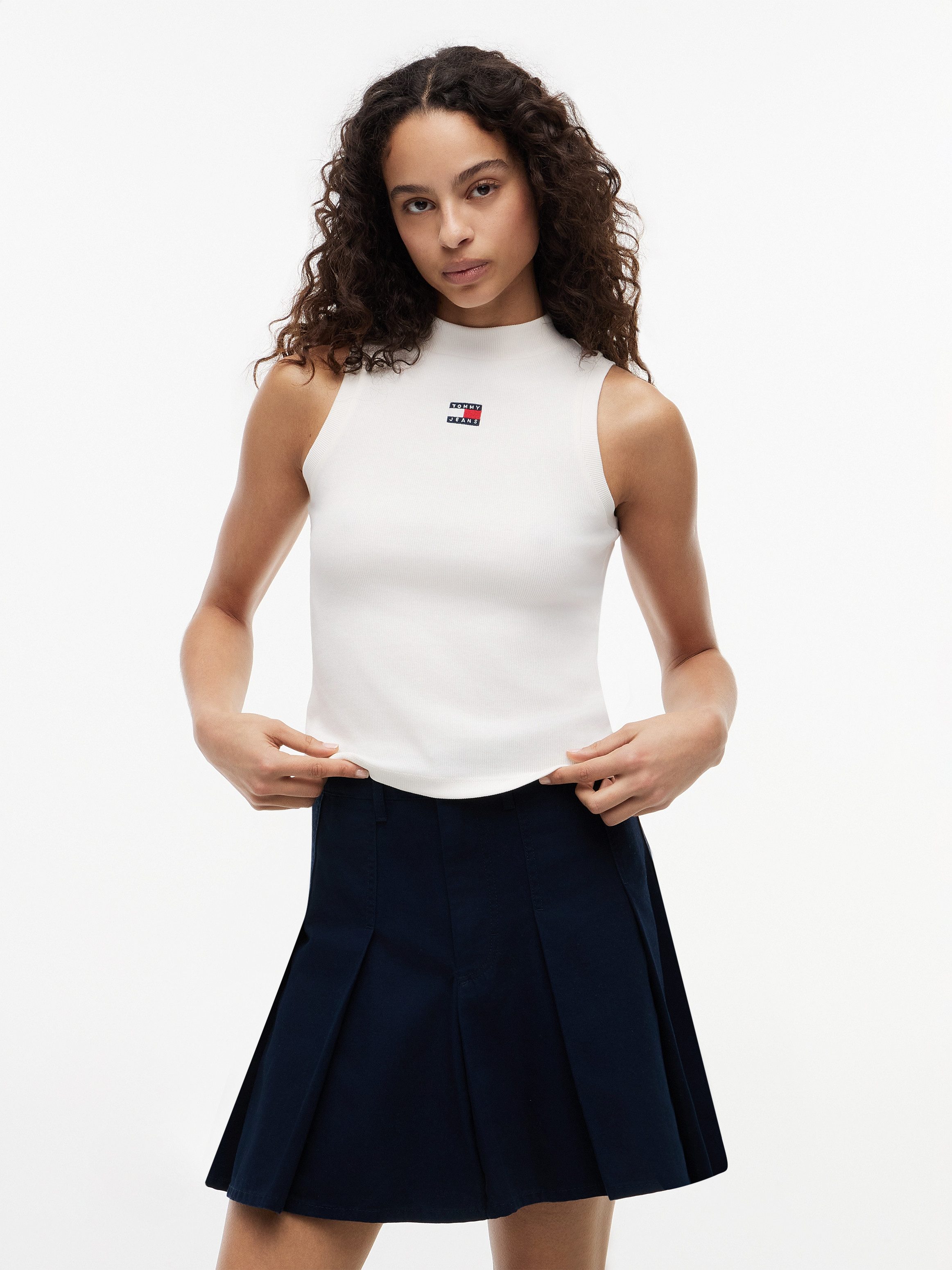 Tommy Jeans Tanktop TJW SLIM BADGE RIB MOCK TANK Baumwollmischung, slim fit, igurbetont, in gerippter Struktur