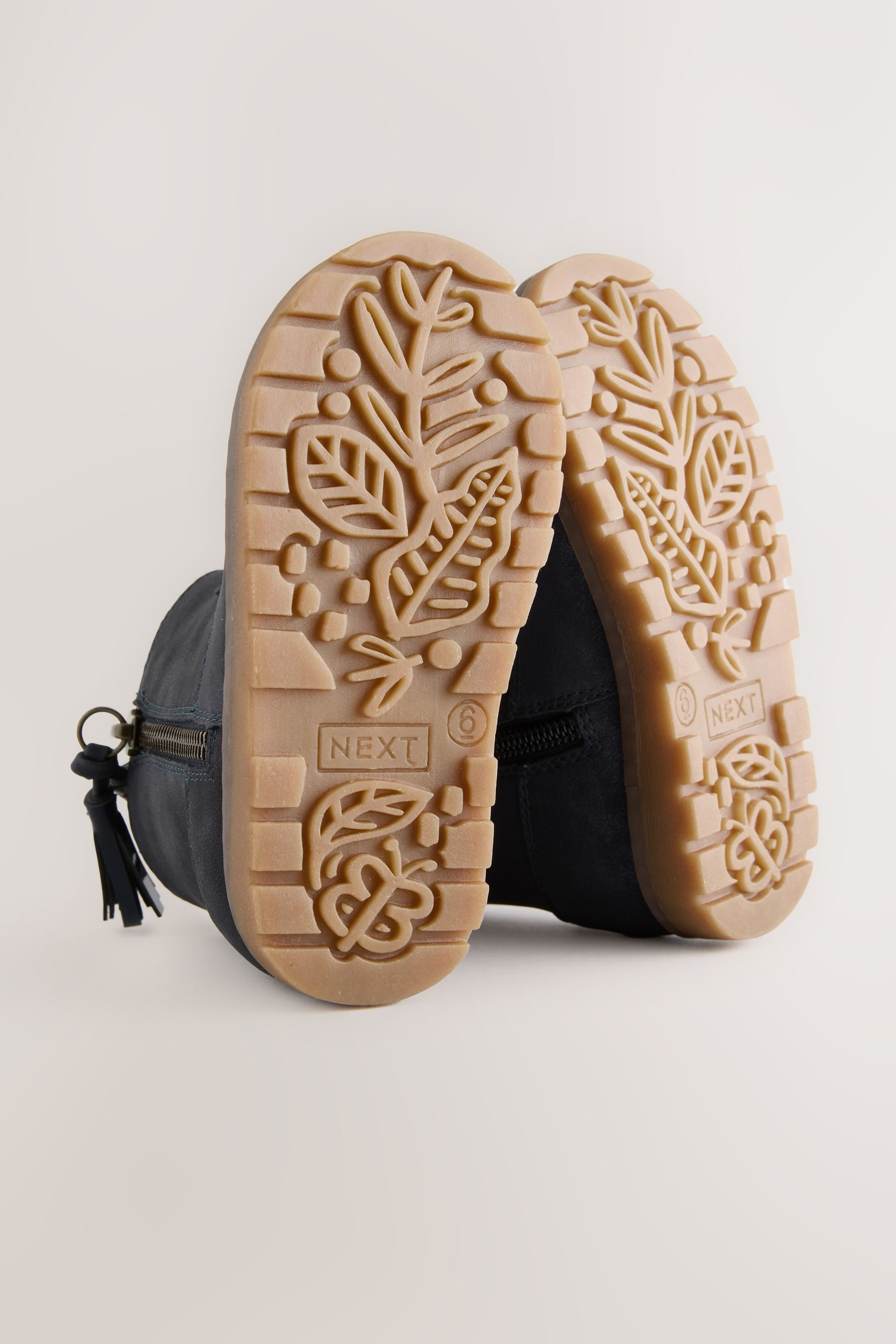 Next Chelseastiefel mit Quaste, weite Passform Stiefelette (1-tlg)