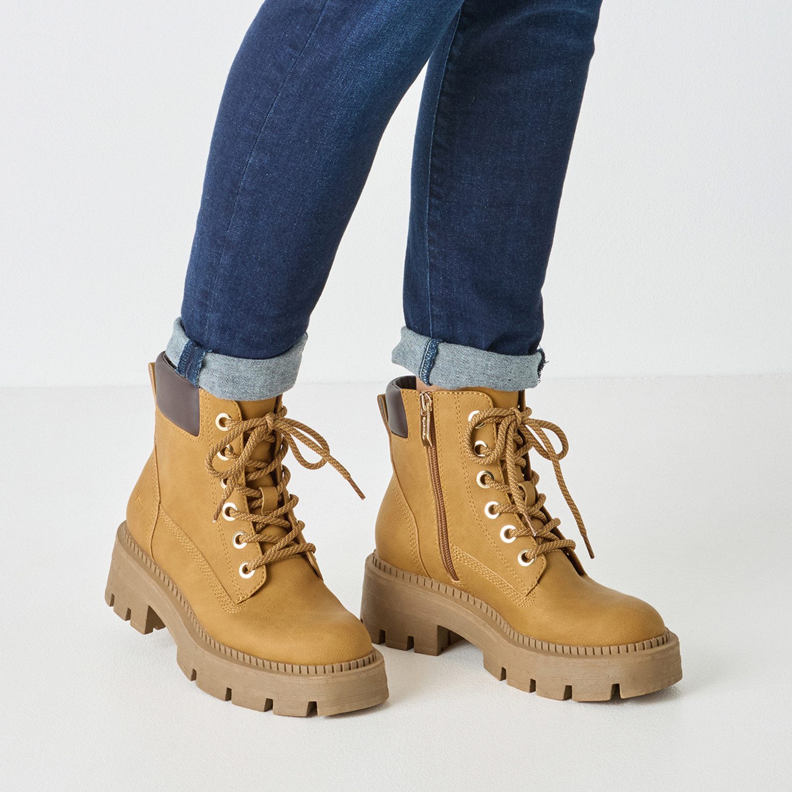 Tamaris Schnürboots, Blockabsatz, Schnürstiefelette mit glänzenden Strasssteinen besetzt