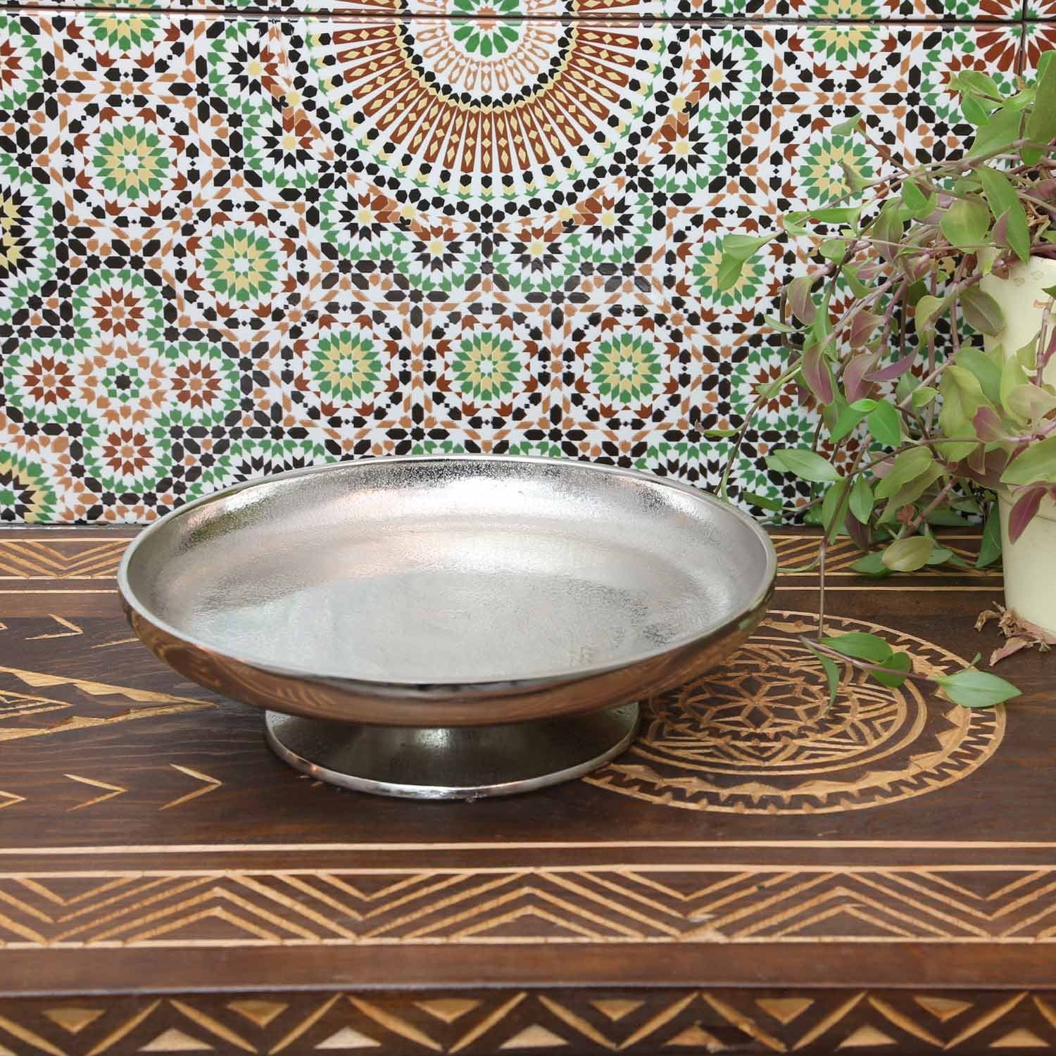 Casa Moro Dekotablett Silber Tablett Livorno M mit Fuß Ø 26cm rund mit Raw Optik Obstteller (Dekotablett Tortenplatte Serviertablett aus Aluminium handgegossen), Kunsthandwerk