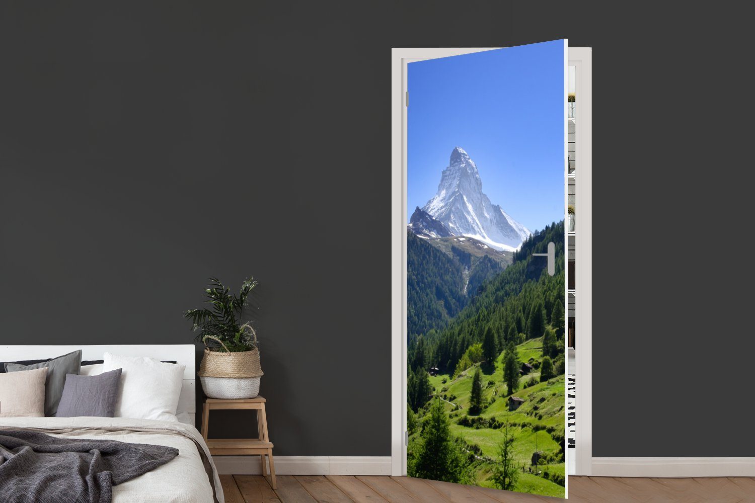 MuchoWow Türtapete Schweizer Alpen im Fototapete cm für Türaufkleber, (1 mit grünen Matterhorn bedruckt, 75x205 Tür, Bäumen, St), Matt