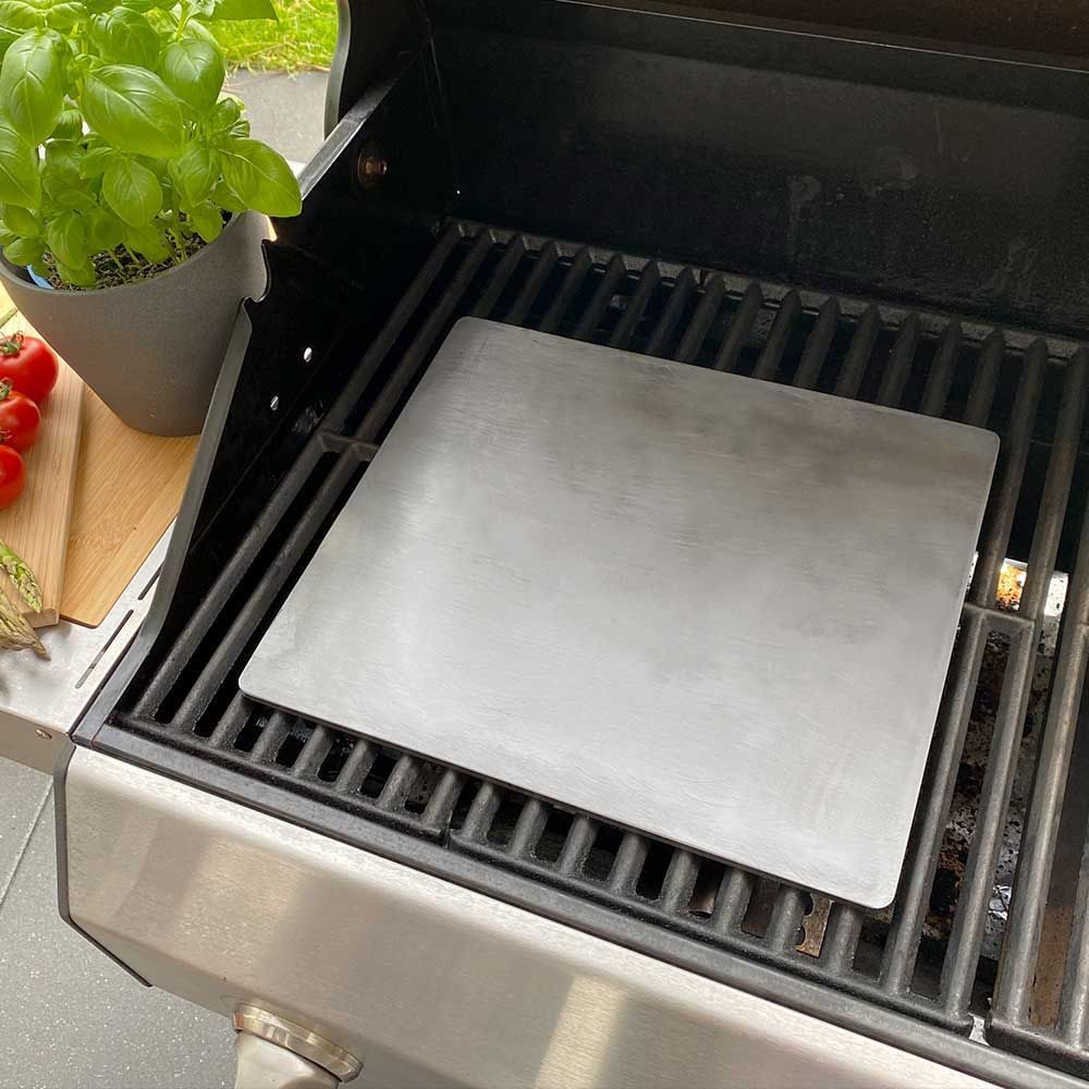 Feuerfest 123 GmbH Grillplatte Massiver Grillstahl Stahl 8 mm - Griddleplatte - Plancha Alternavtive (100 % - Made in Germany] Massiver Grillstahl 8 mm), Besondere Wärmeleitfähigkeit für scharfes Anbraten auf dem Grill