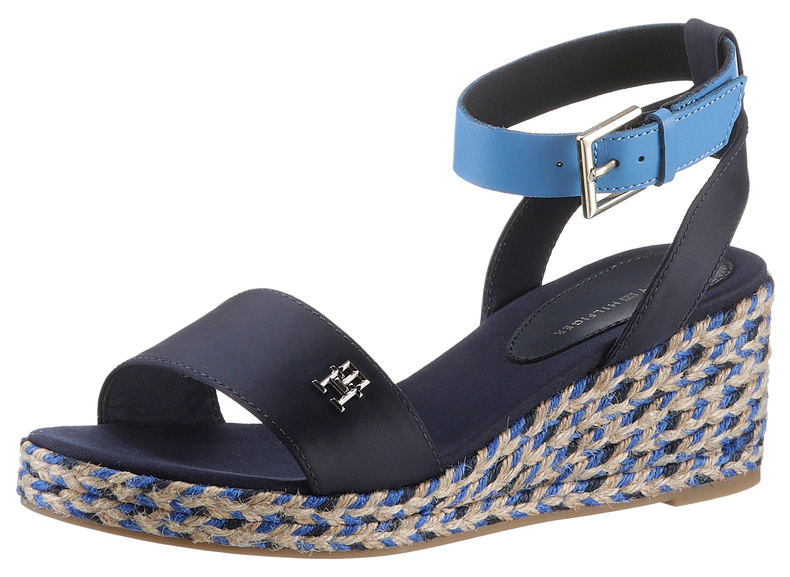 Tommy Hilfiger COLORFUL WEDGE SATIN SANDAL Keilsandalette, Sommerschuh, Sandale, Keilabsatz, mit verstellbarer Schnalle