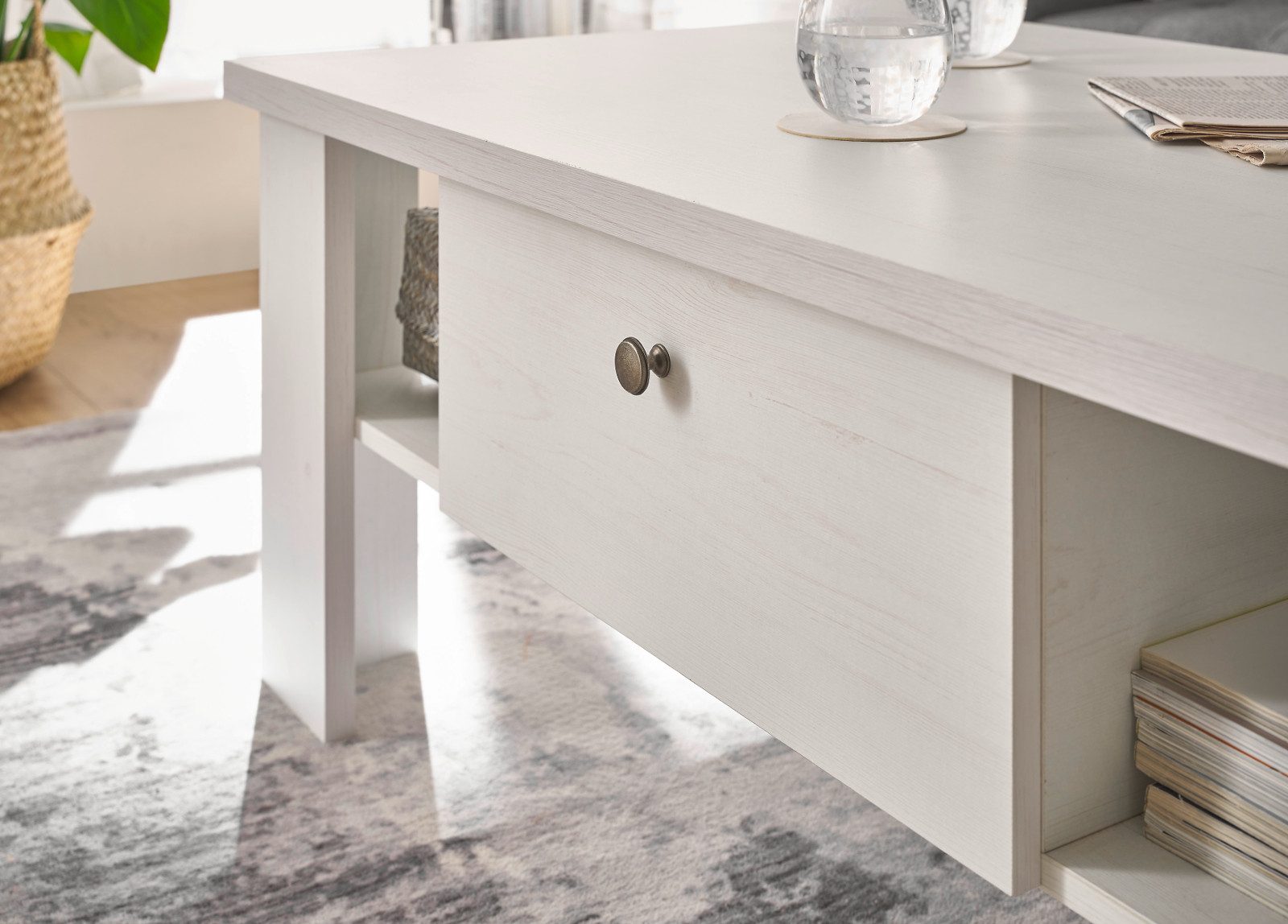 Furn.Design Couchtisch Fiastra (Wohnzimmer Tisch in Pinie weiß Landhaus, 107 x 67 cm, 2 Schubladen), mit Soft-Close-Funktion