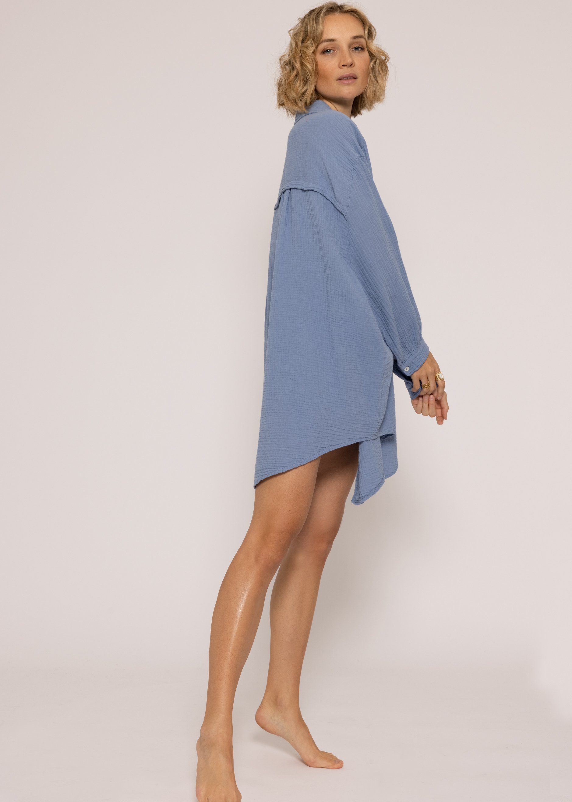 Size Baumwolle mit Musselin SASSYCLASSY Damen Oversize 36-48) One Langarm (Gr. Longbluse Bluse Blau lang Hemdbluse V-Ausschnitt, aus