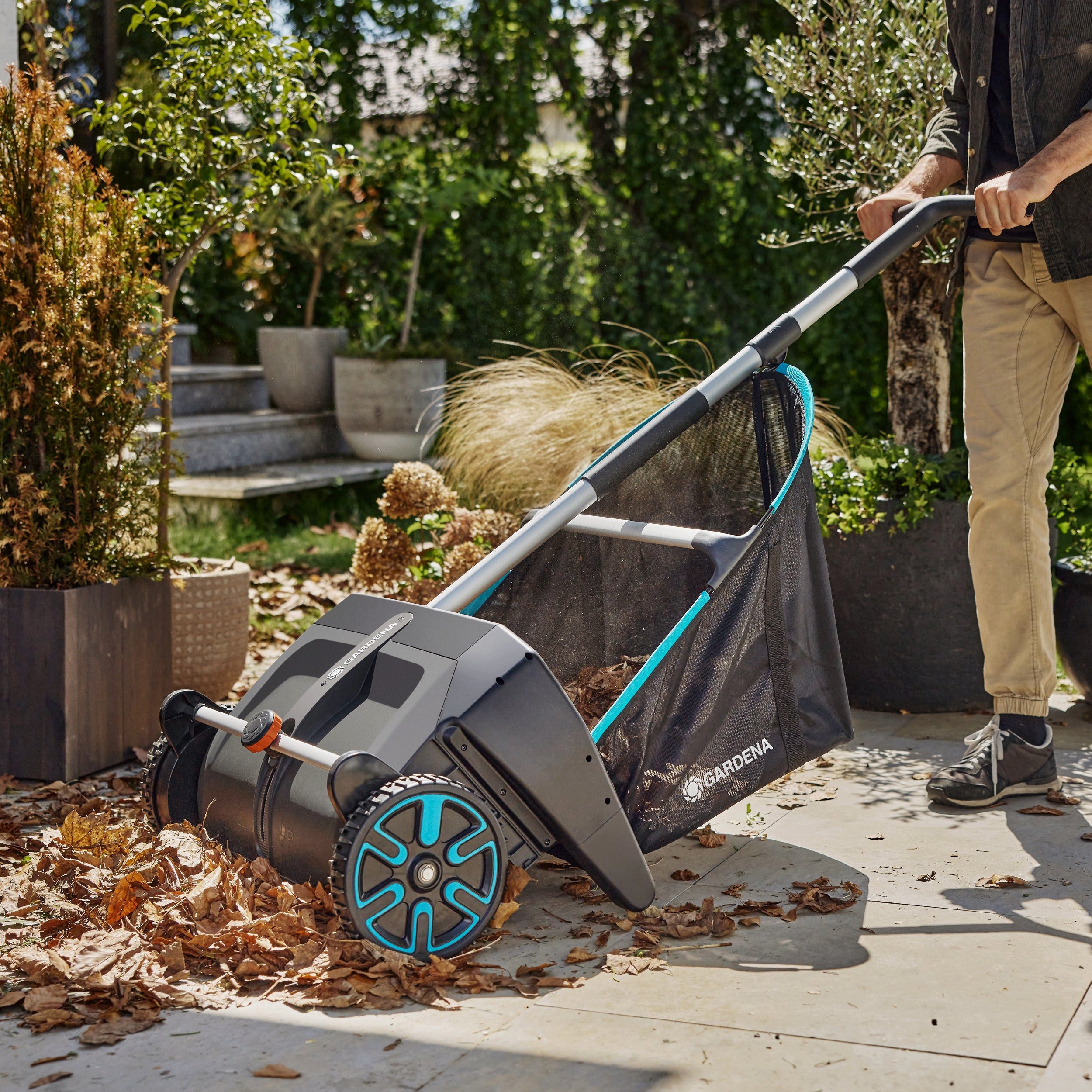 GARDENA Laubsammler Laub- und Rasensammler, 49 cm Arbeitsbreite, Einfache Höheneinstellung zur Anpassung an den Untergrund