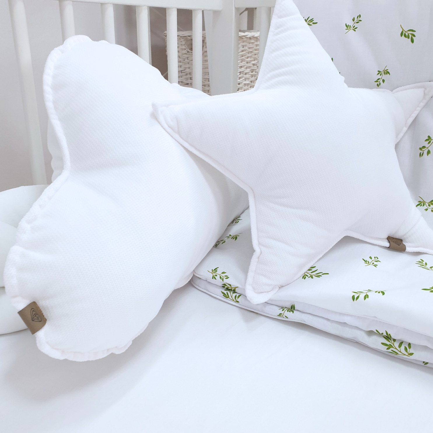 Babymajawelt Dekokissen Kuschelkissen Velvet - Wolken Stern Komplett, angenehm weich, pflegeleicht, stillvoll