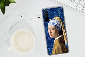 MuchoWow Handyhülle Mädchen mit Perlenohrring - Delfter Porzellan - Vermeer - Blumen -, Phone Case, Handyhülle OnePlus Nord CE 5G, Silikon, Schutzhülle