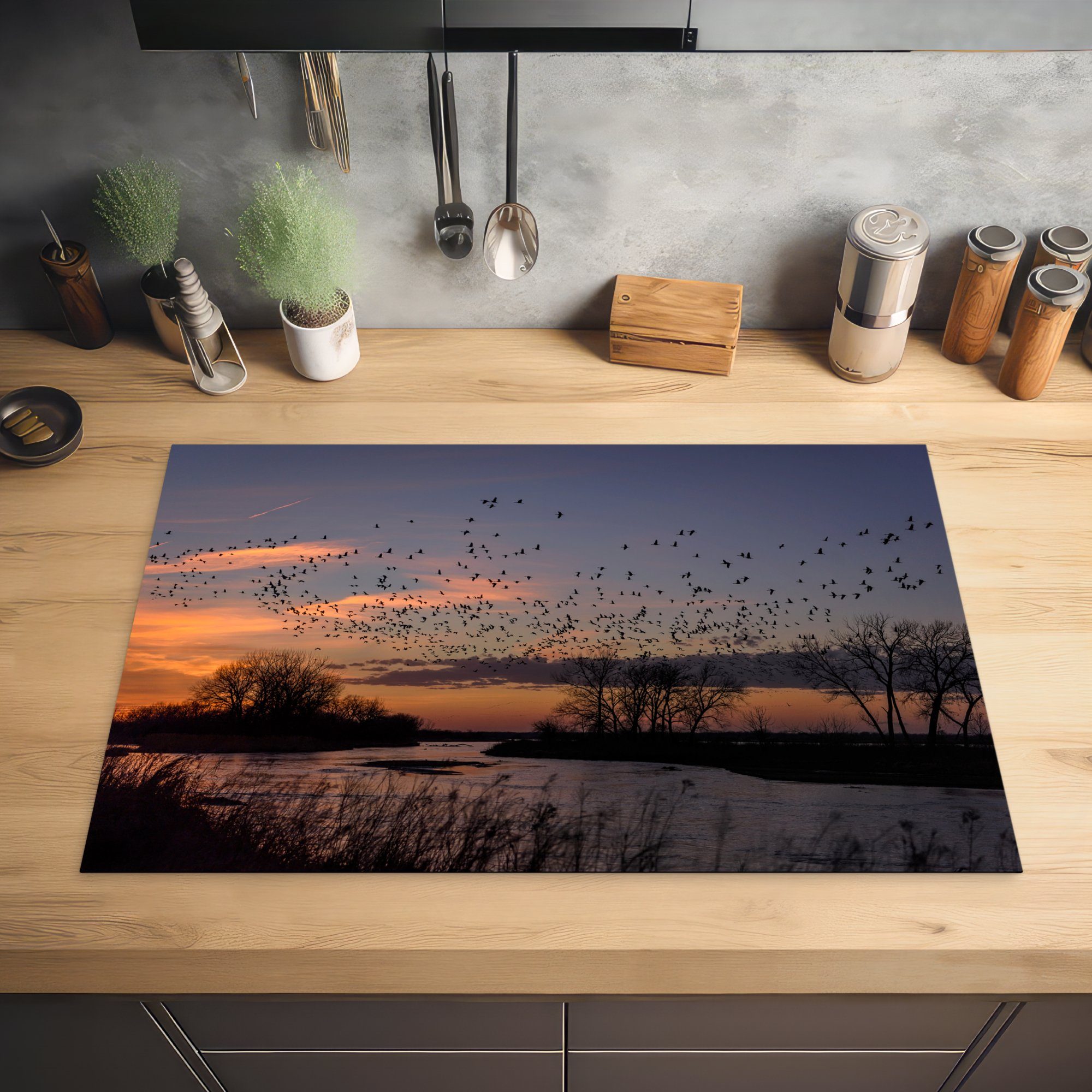 fliegen Nebraska, für küche, die Vinyl, Vögel Sonnenuntergang Induktionskochfeld MuchoWow (1 Ceranfeldabdeckung cm, See einem bei Herdblende-/Abdeckplatte 81x52 tlg), in Schutz über