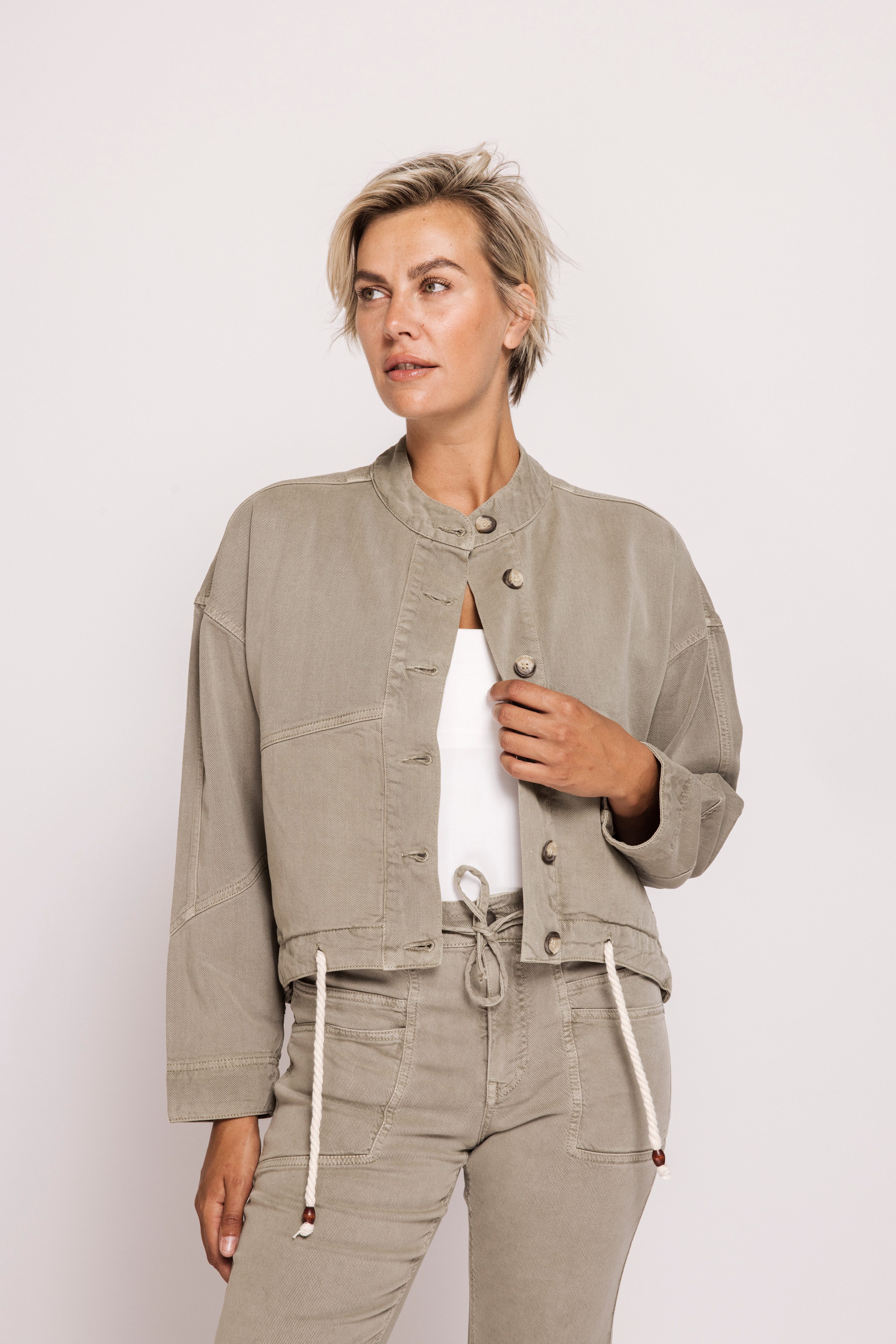 Zhrill Kurzjacke ZHCALISTA moderner Look, aus Baumwolle und Lyocell, Loose Fit, mit Stehkragen