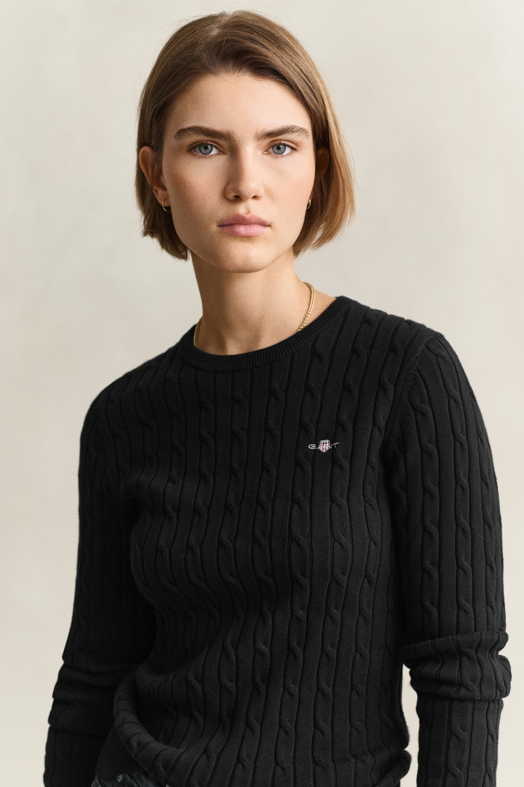 Gant Strickpullover STRETCH COTTON CABLE C-NECK mit Logostickerei auf der Brust