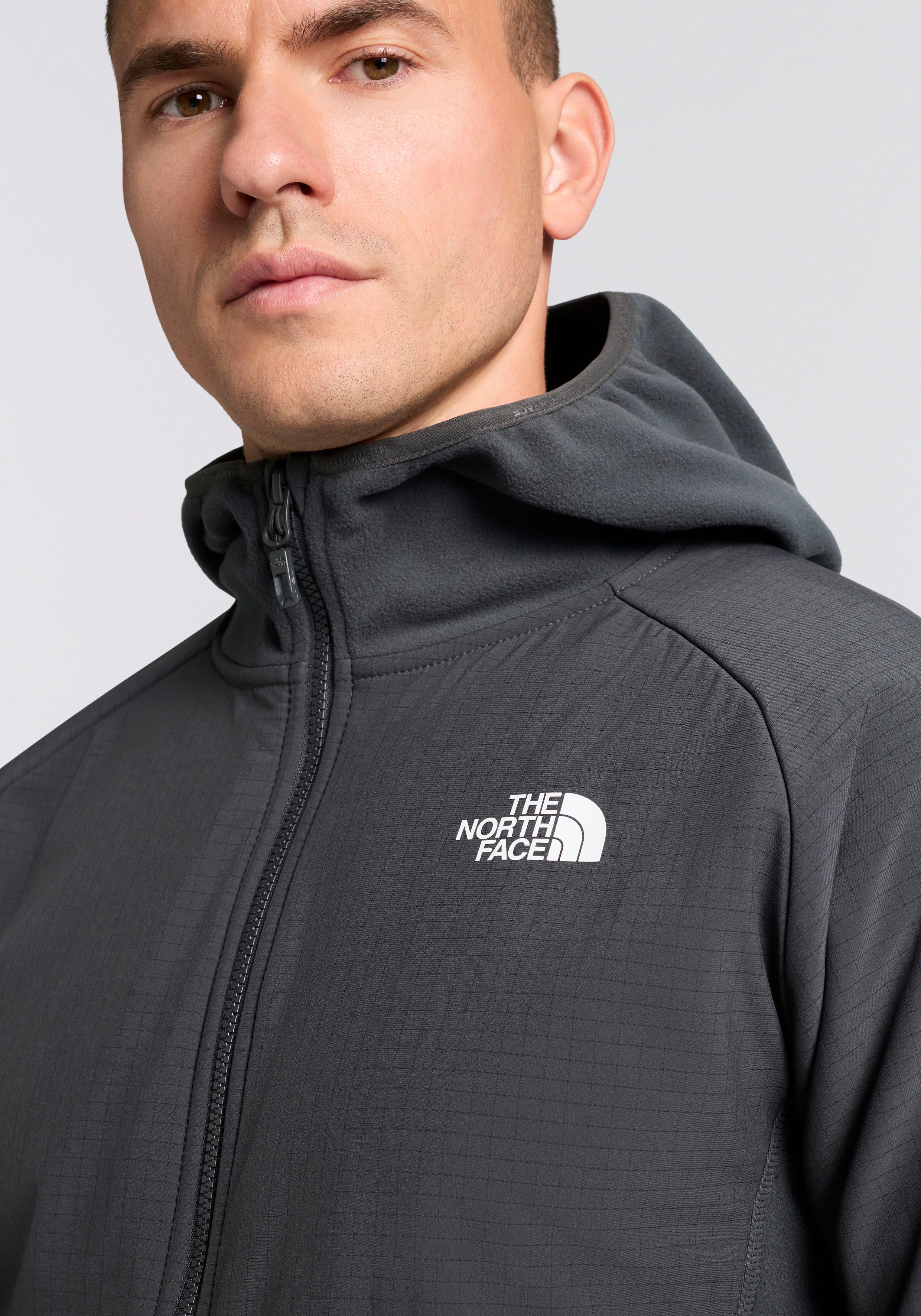 The North Face Fleecejacke Glacier Fleece sportlicher Stil, mit Kapuze und Gummizug, mit Reißverschlusstaschen