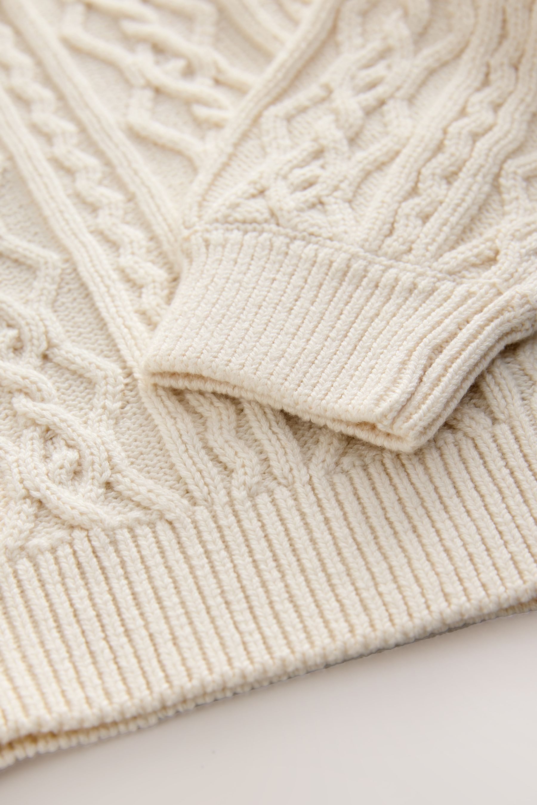 Next Kapuzenpullover Zopfmusterstrickjacke mit Kapuze + Reißverschluss (1-tlg)