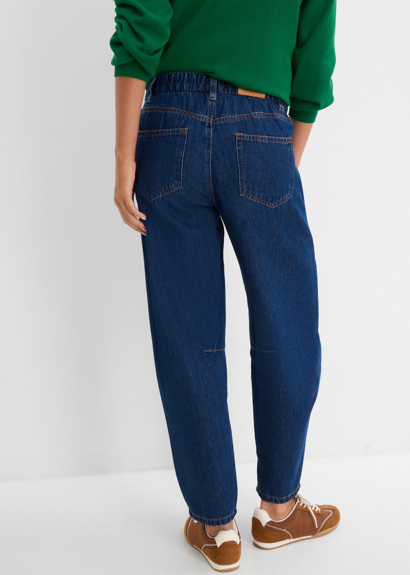 bonprix Loose-fit-Jeans Barrel-Jeans, mit Mid Waist-Bund, in Cropped-Länge, aus Baumwolle – Bild 2 von 5