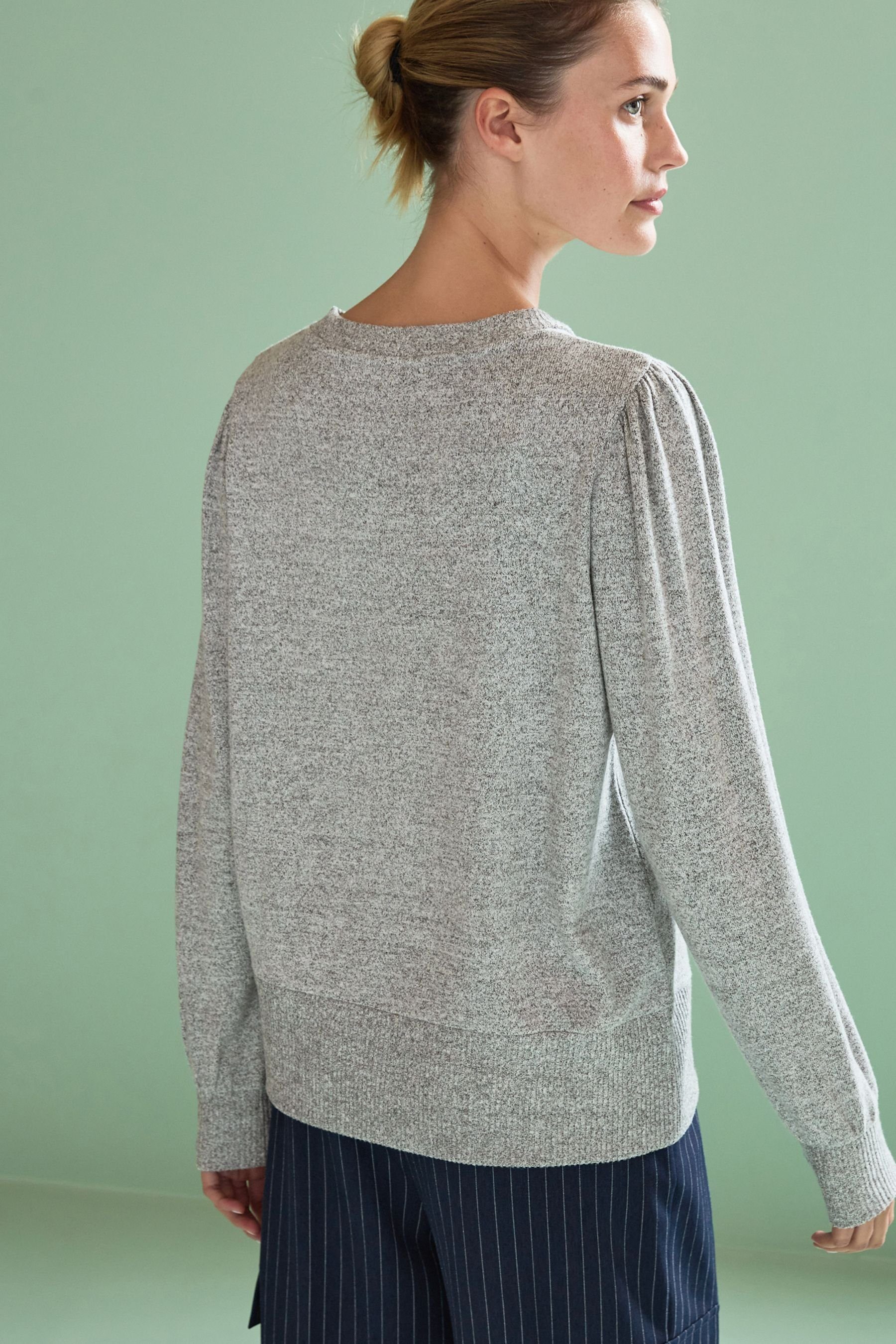 Next Rundhalspullover Leichter und weicher Grey Pullover mit (1-tlg) Ärmeldetail